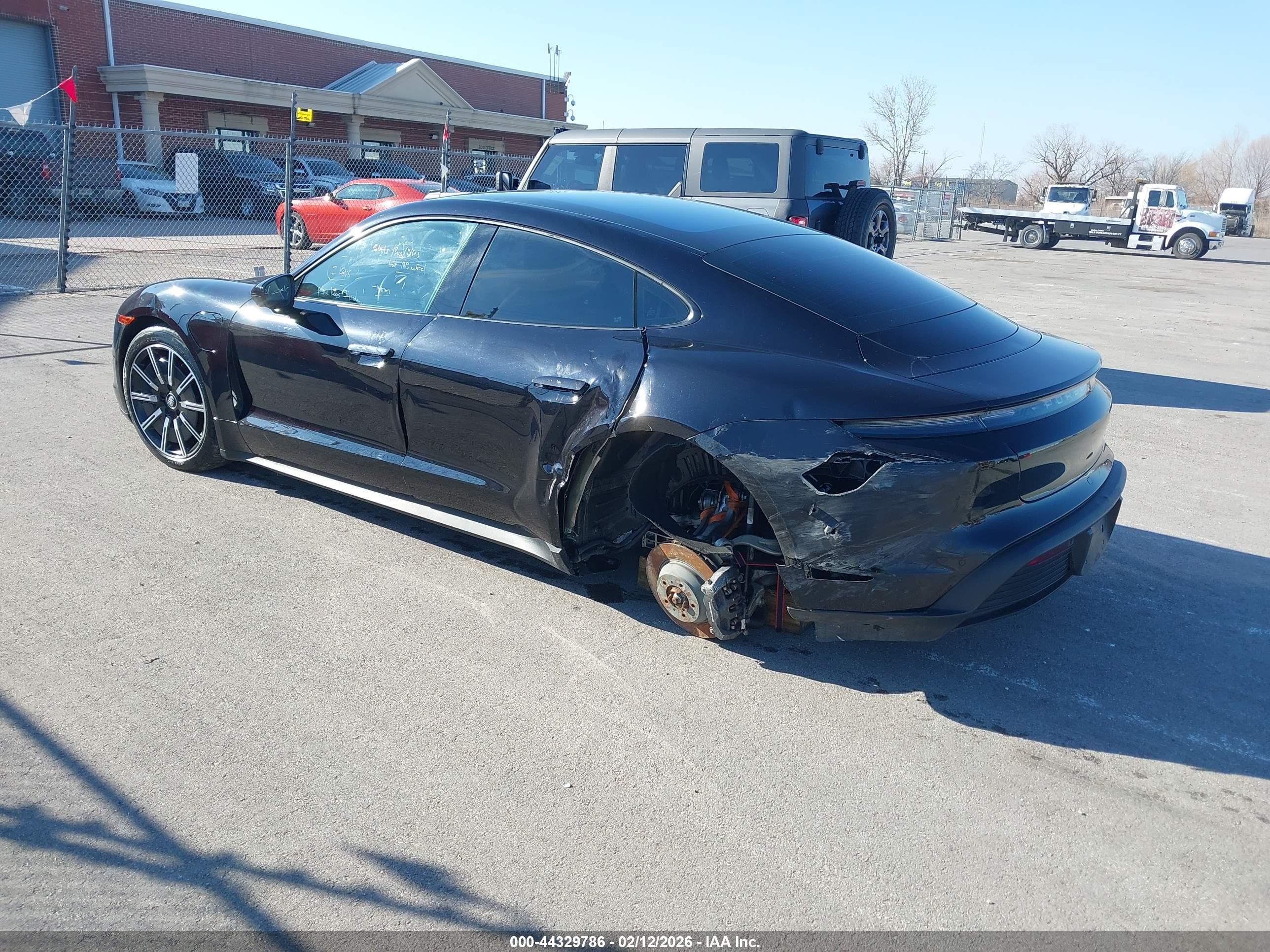 PORSCHE TAYCAN image 3