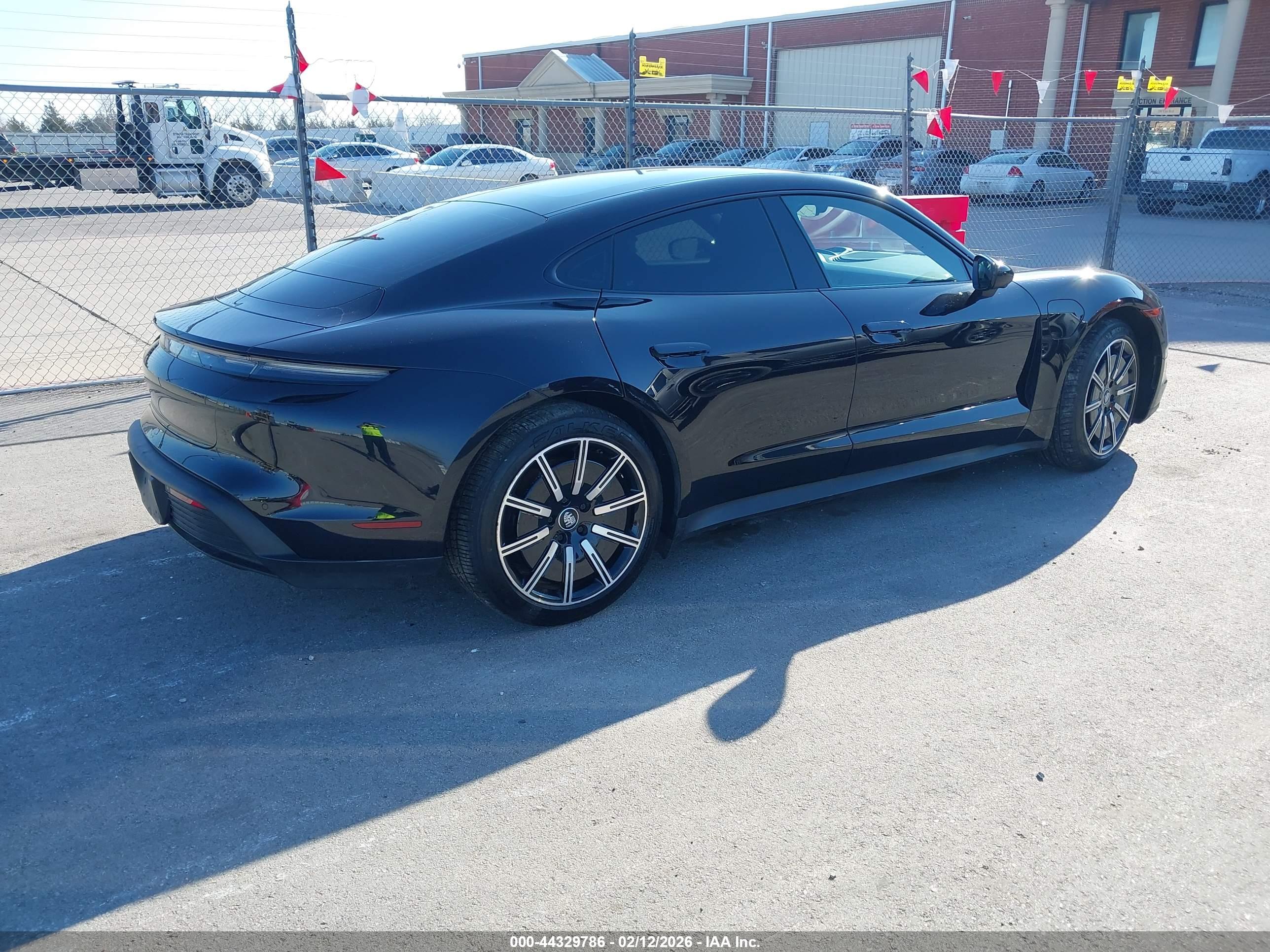 PORSCHE TAYCAN image 4