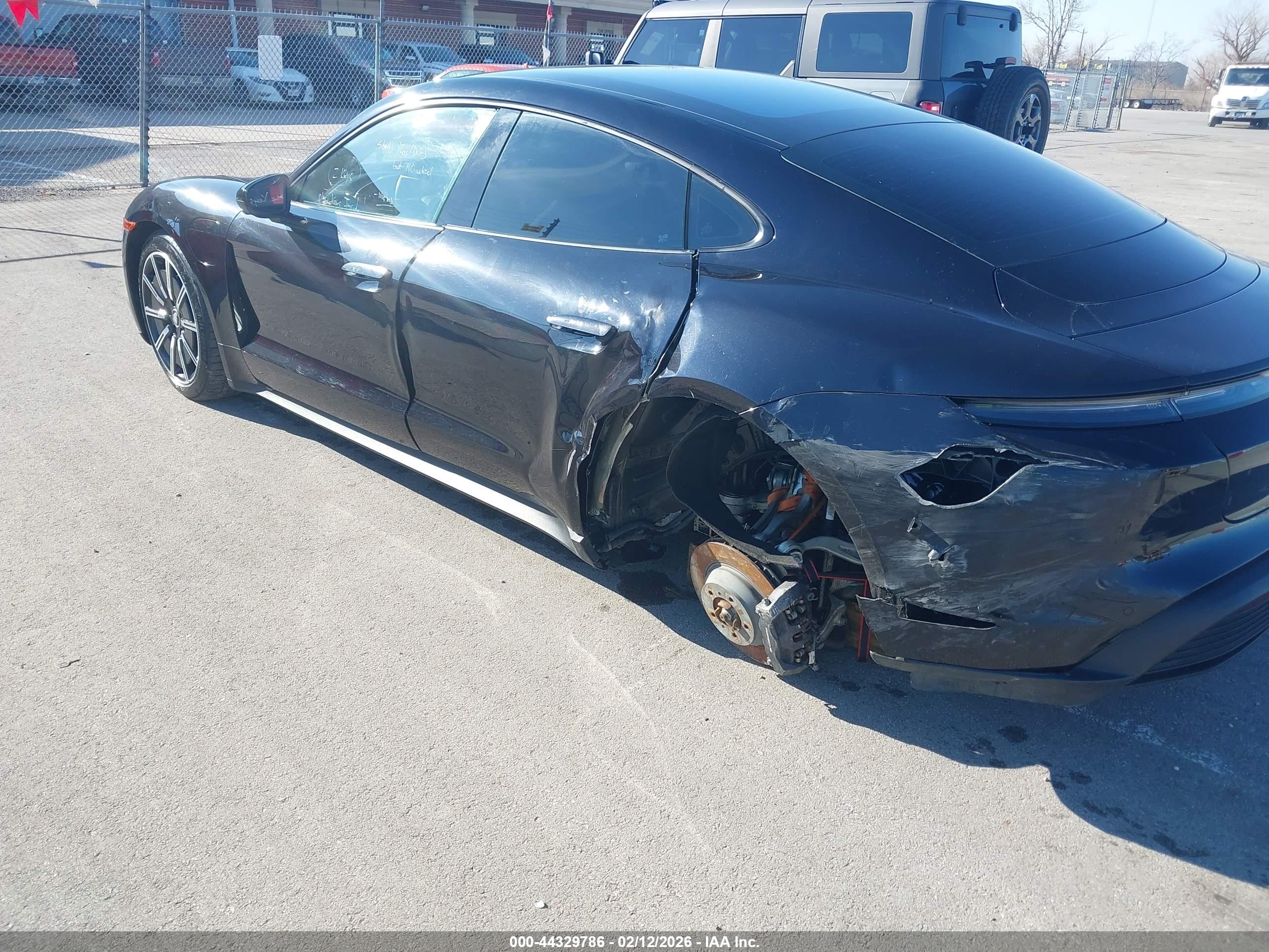 PORSCHE TAYCAN image 6