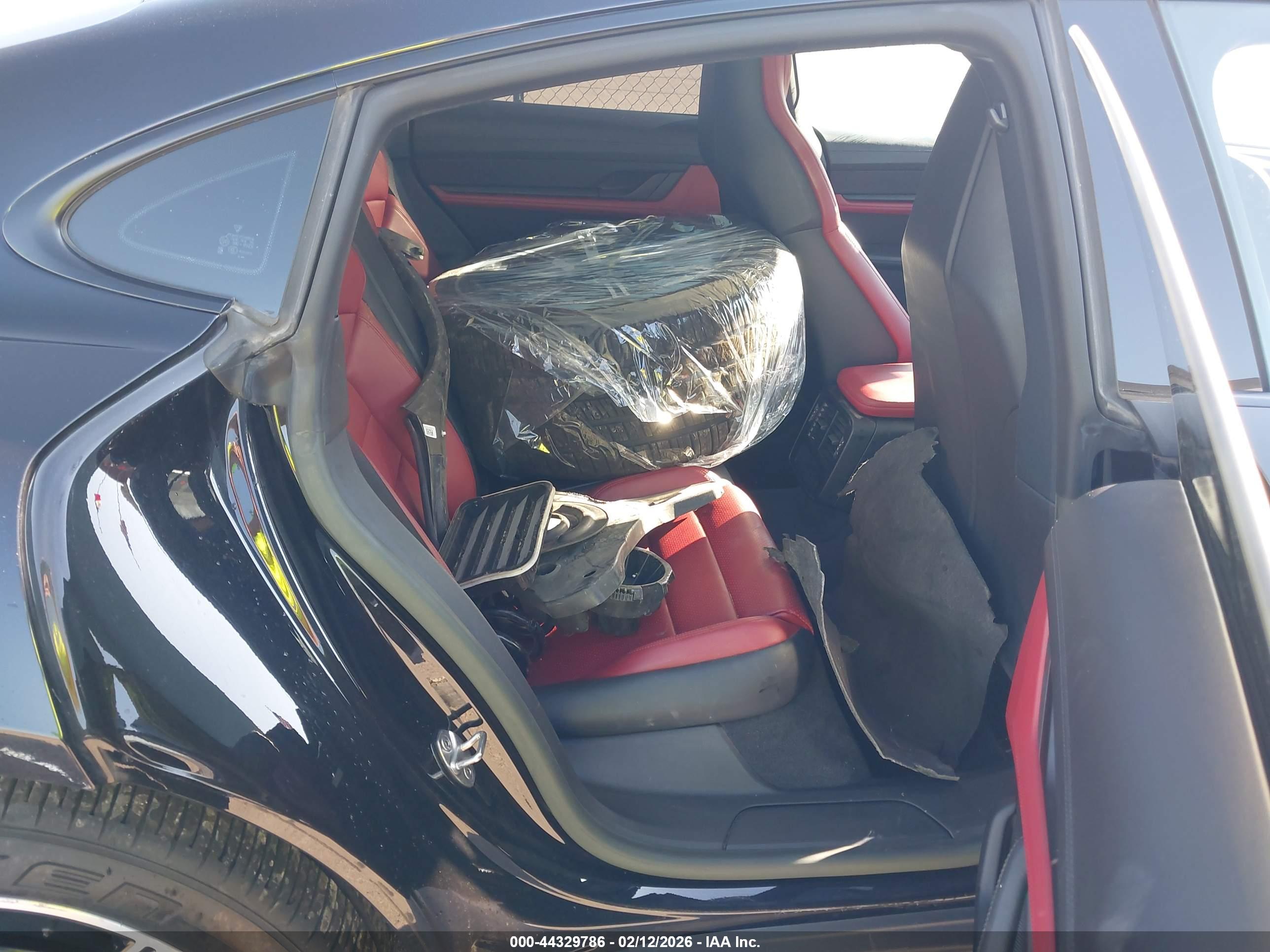 PORSCHE TAYCAN image 8