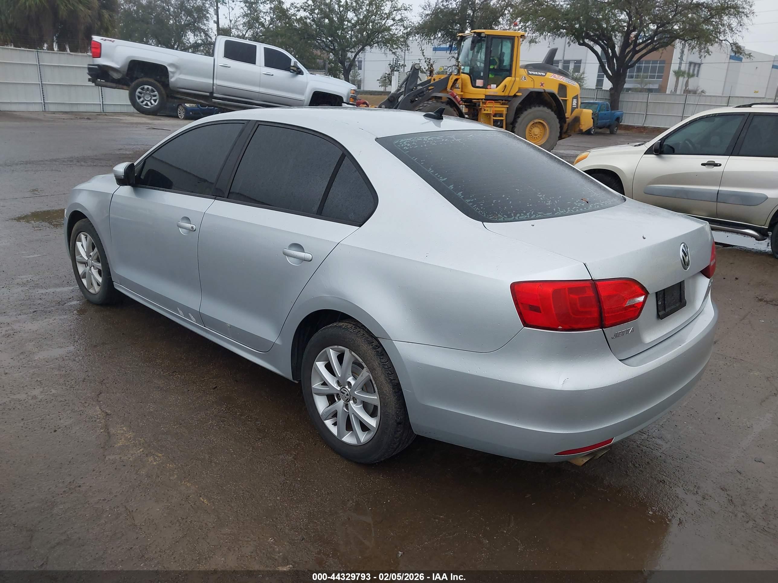 VOLKSWAGEN JETTA image 3