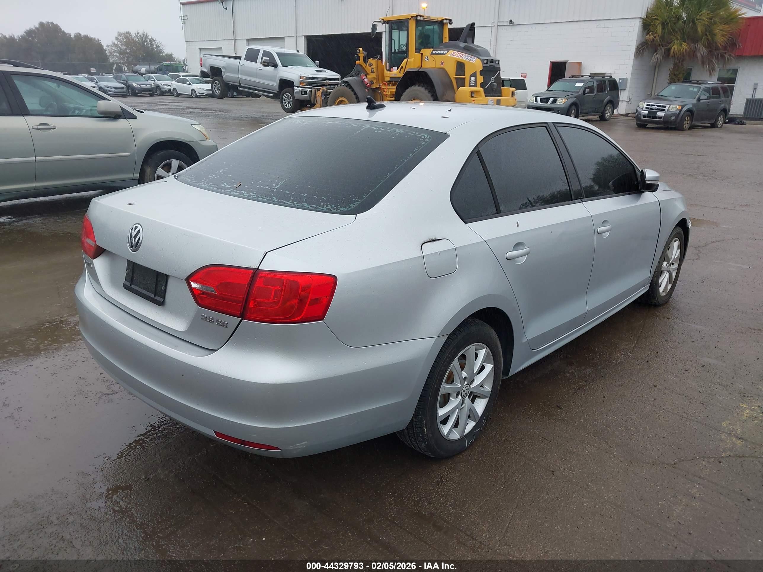 VOLKSWAGEN JETTA image 4