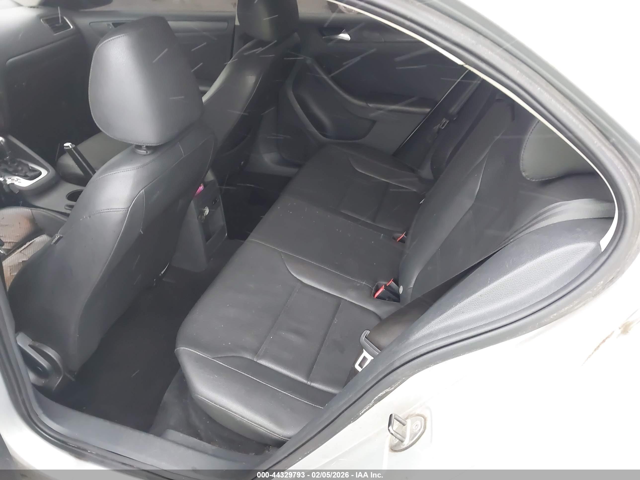 VOLKSWAGEN JETTA image 8