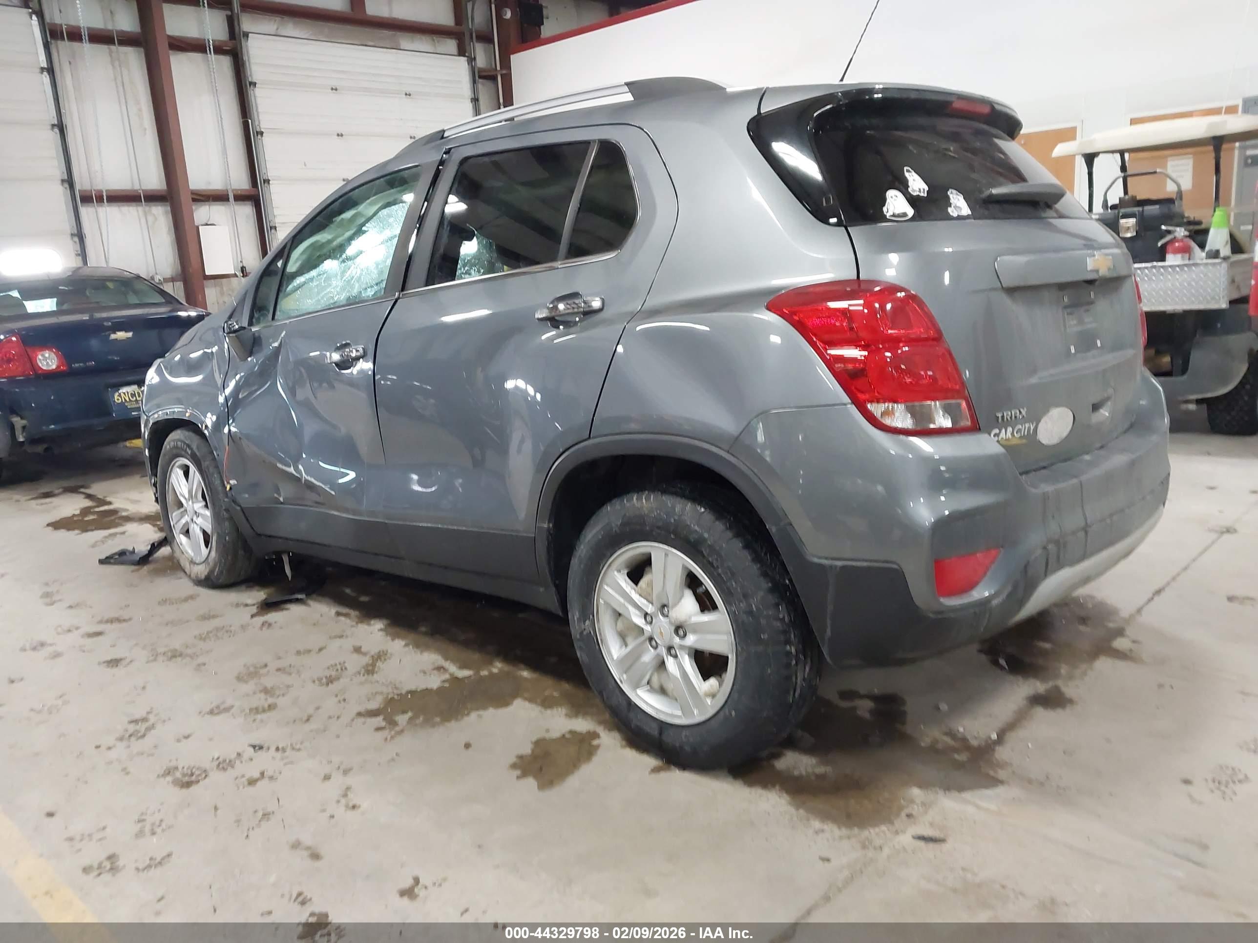 CHEVROLET TRAX image 3
