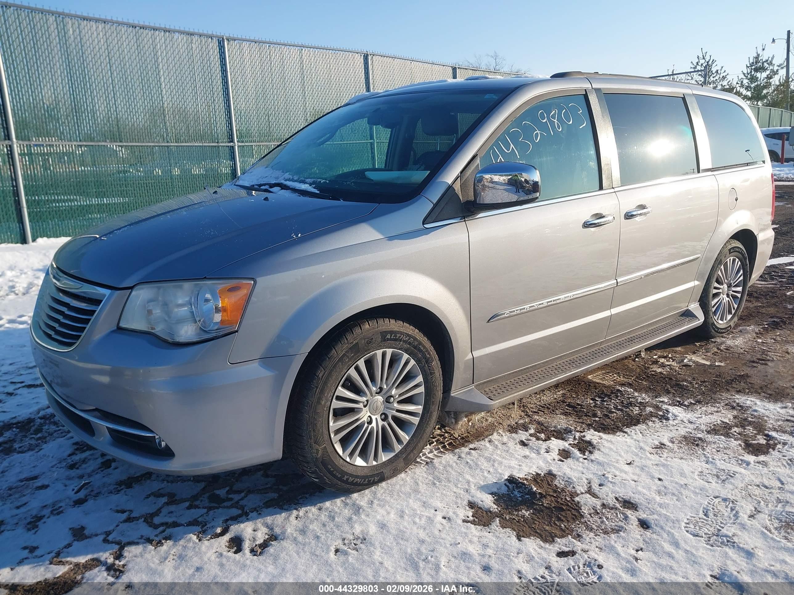 CHRYSLER TOWN image 2