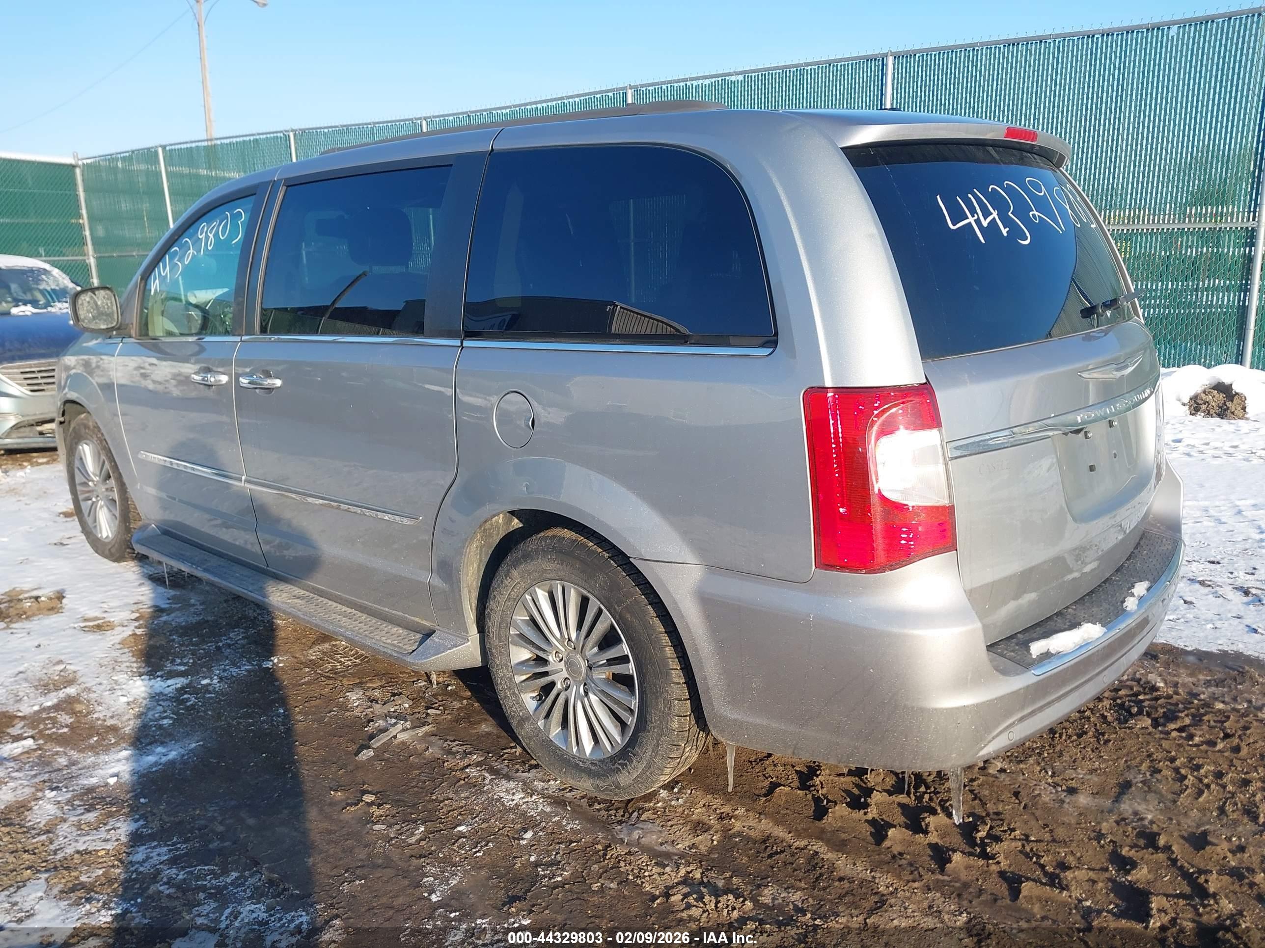 CHRYSLER TOWN image 3