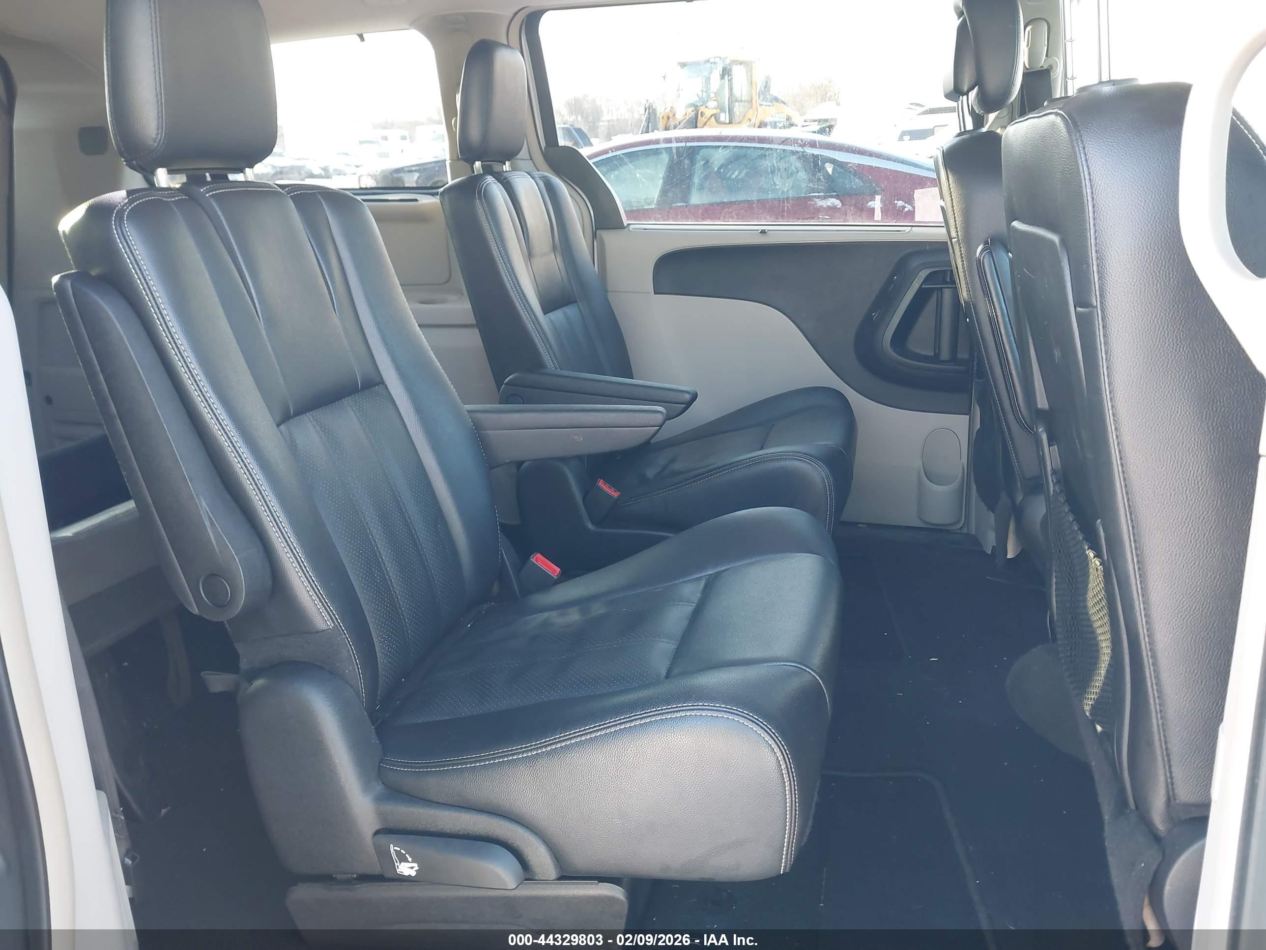 CHRYSLER TOWN image 8
