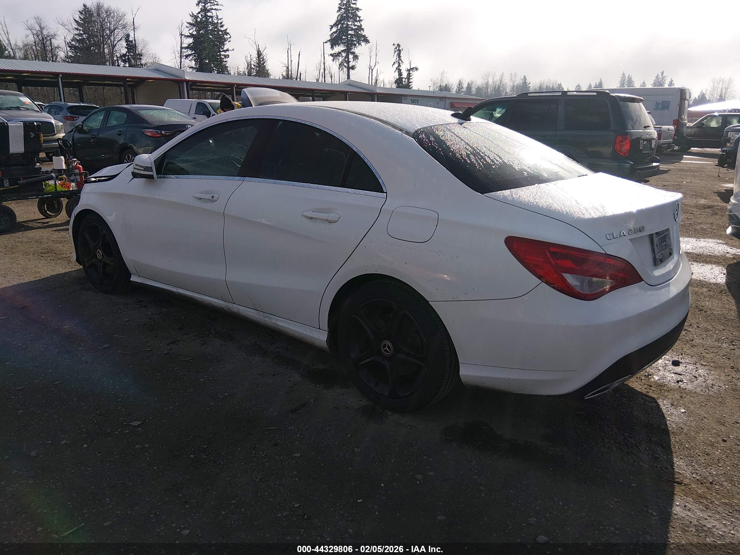 MERCEDES-BENZ CLA image 3