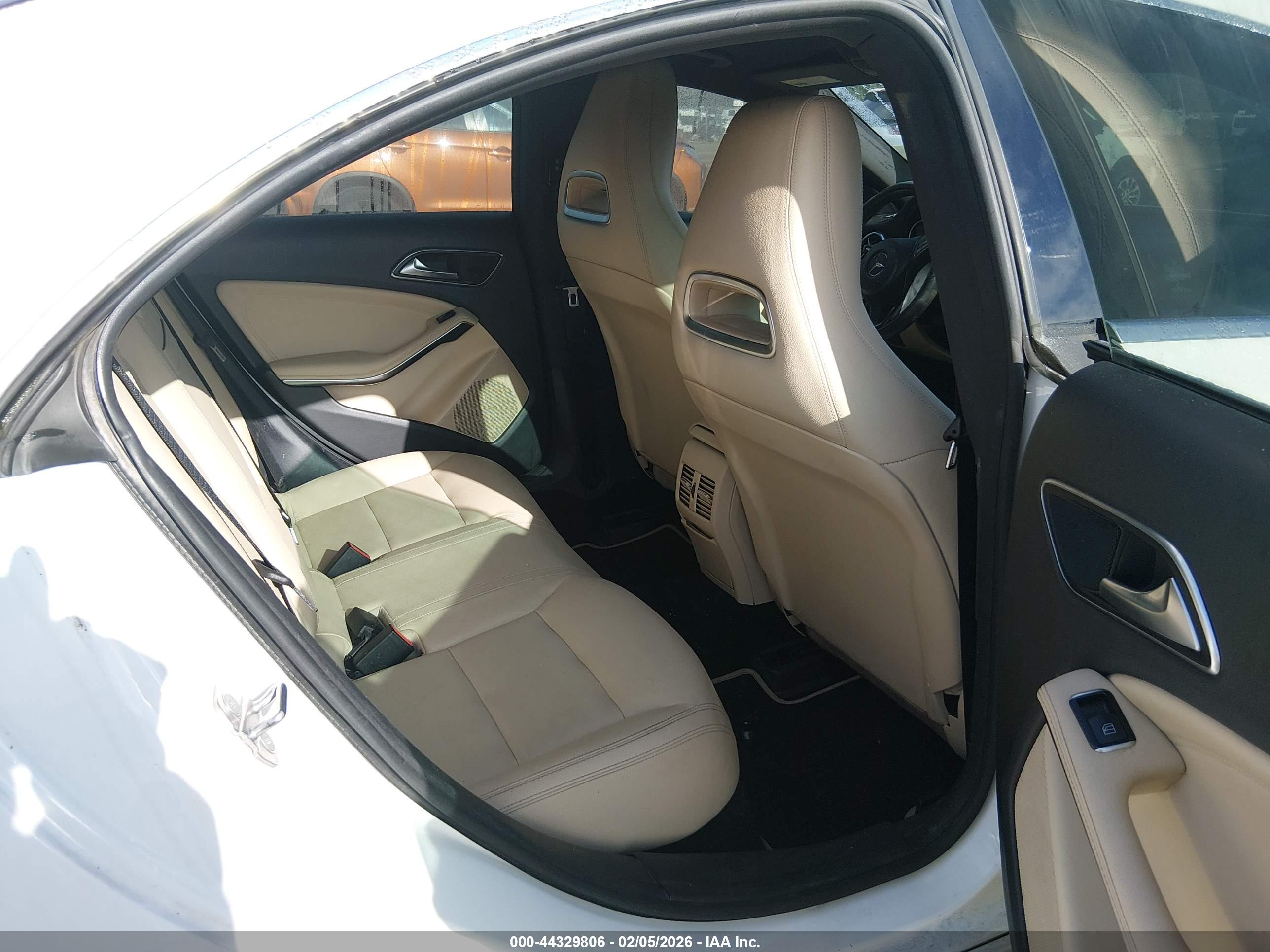 MERCEDES-BENZ CLA image 8