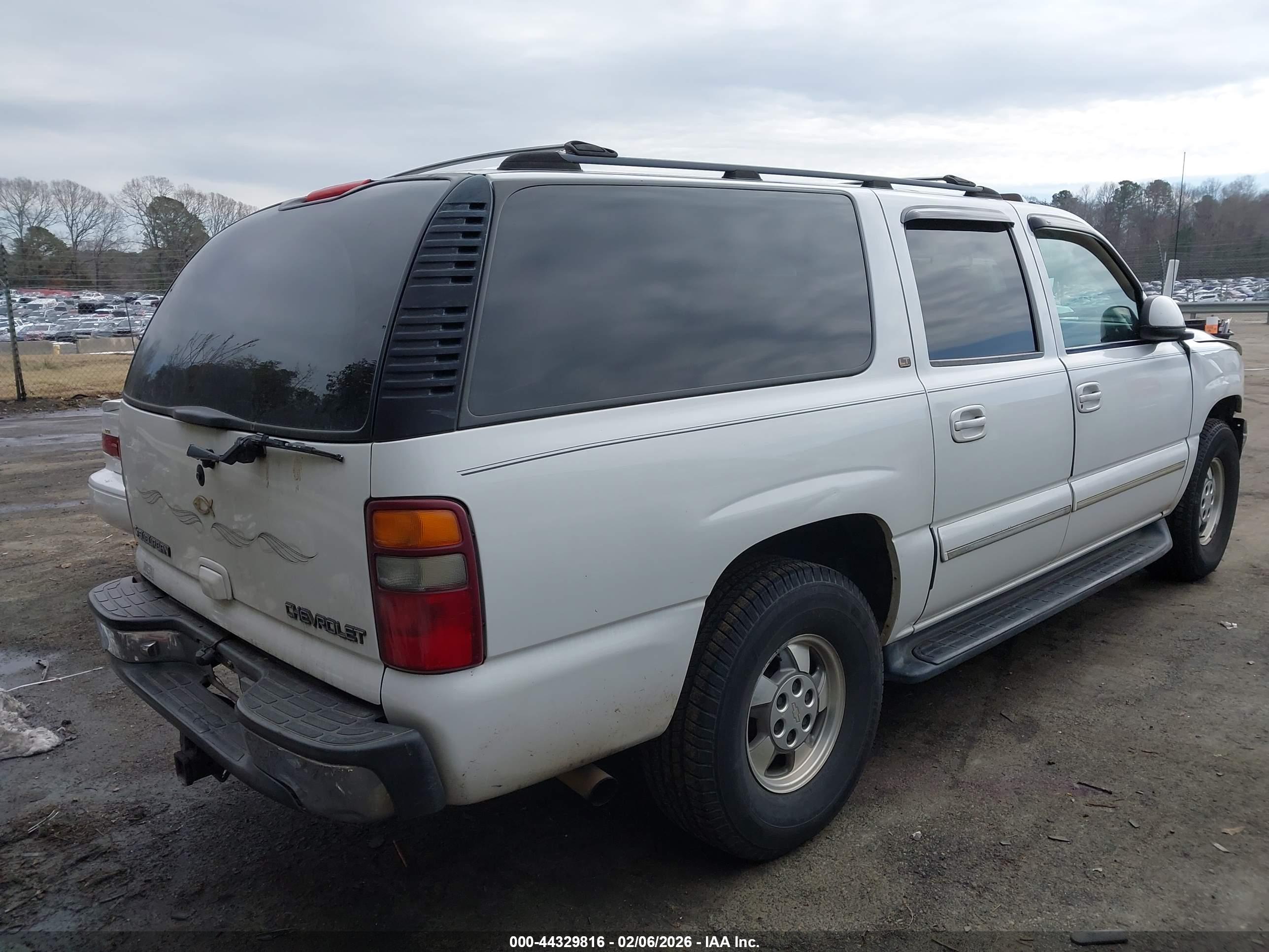 CHEVROLET SUBURBAN image 4