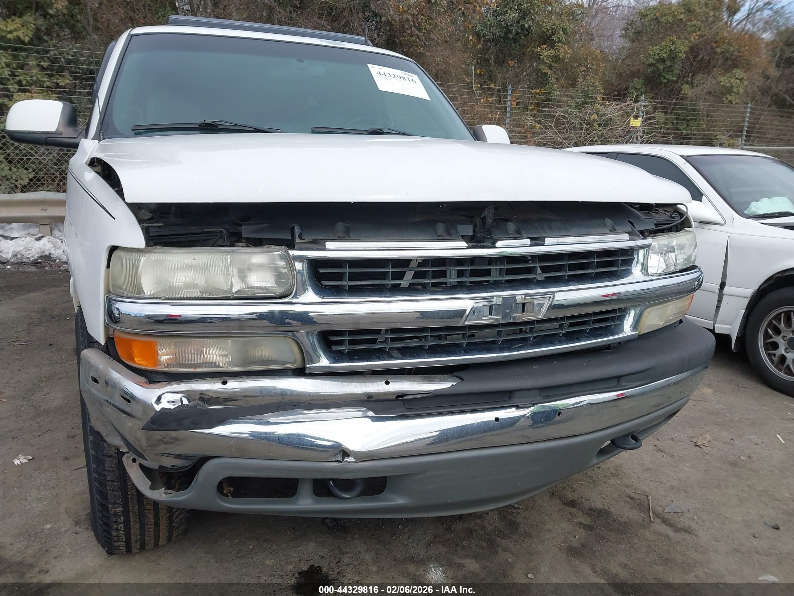 CHEVROLET SUBURBAN image 6