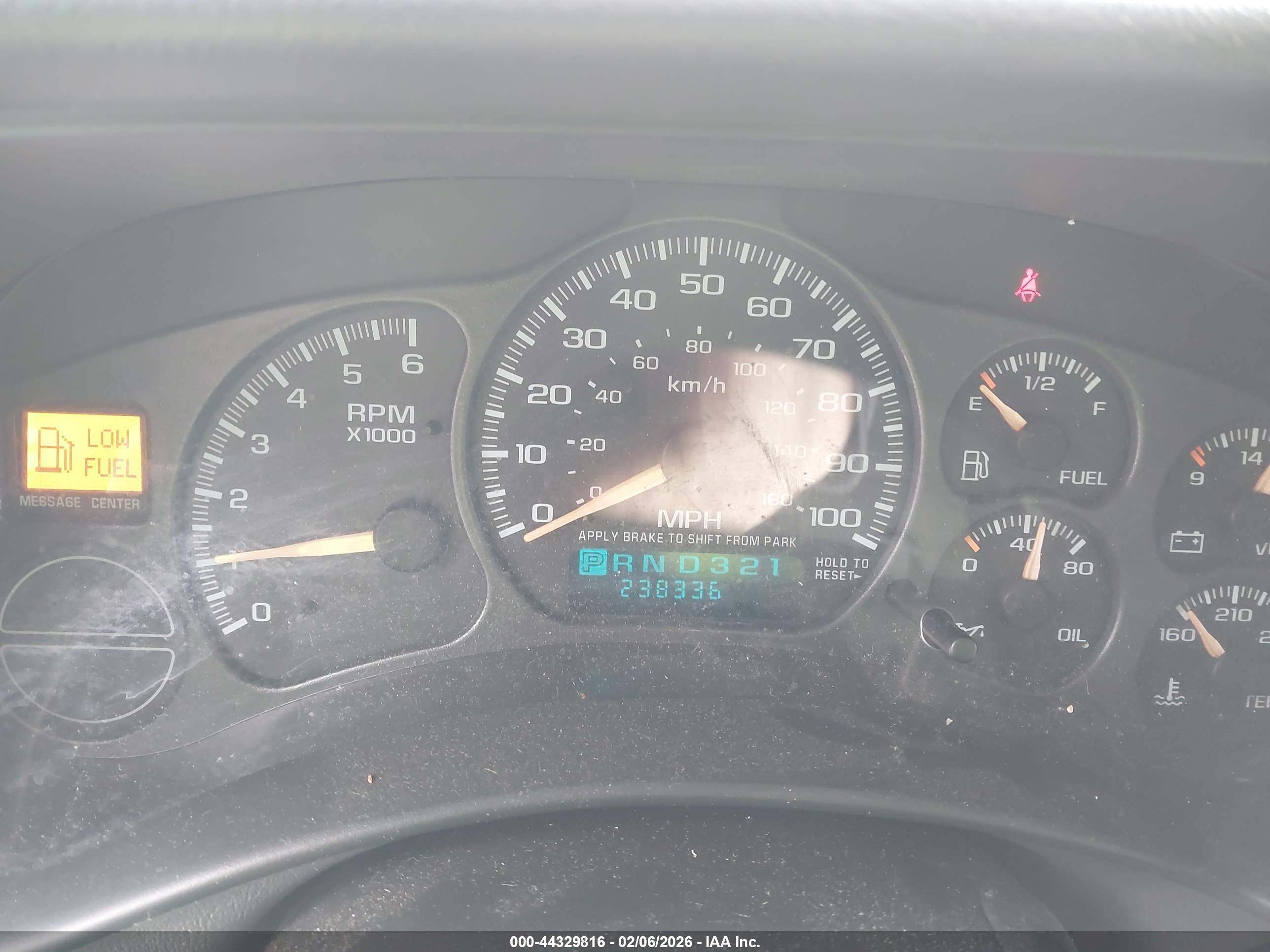 CHEVROLET SUBURBAN image 7