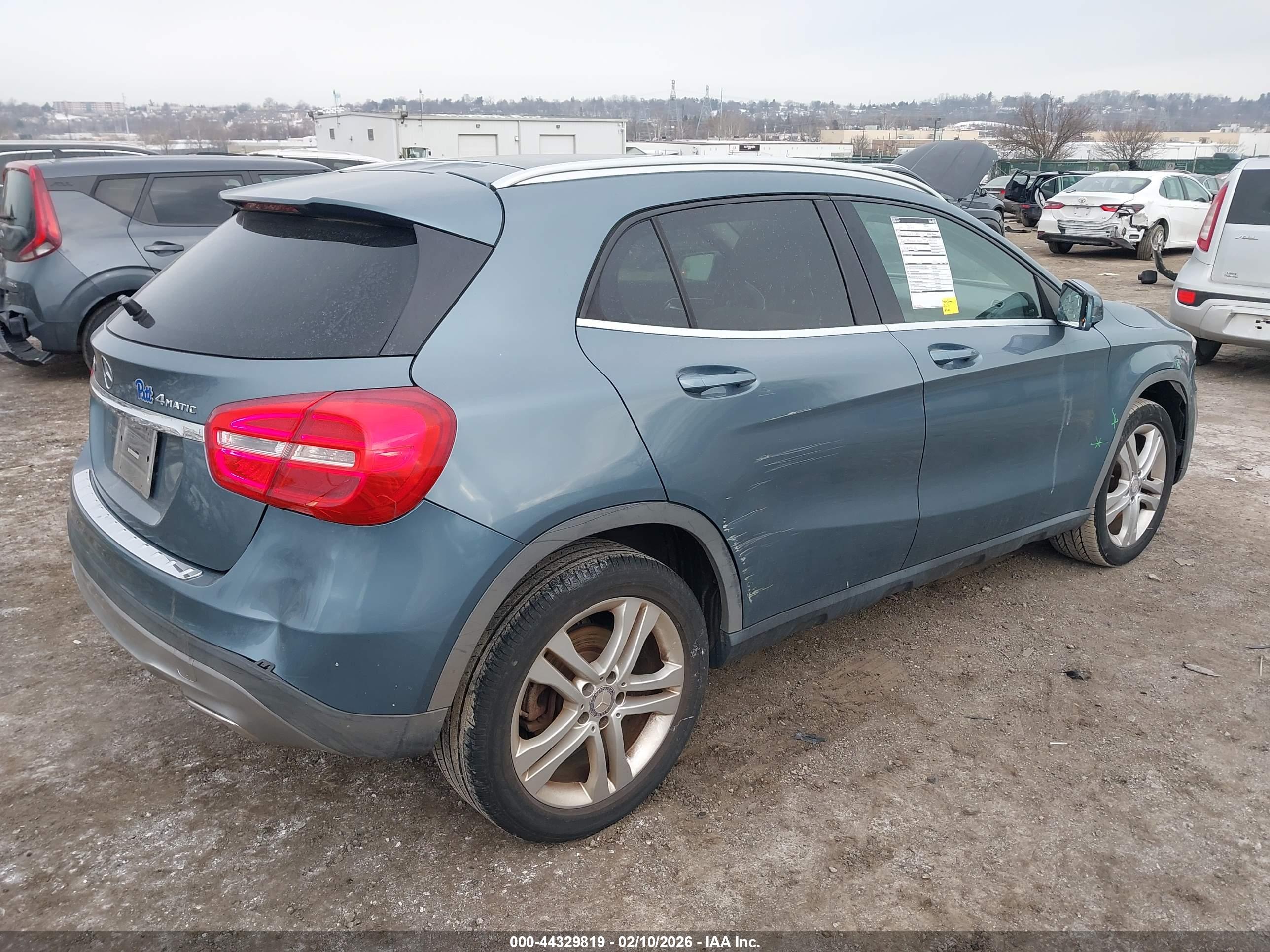 MERCEDES-BENZ GLA image 4