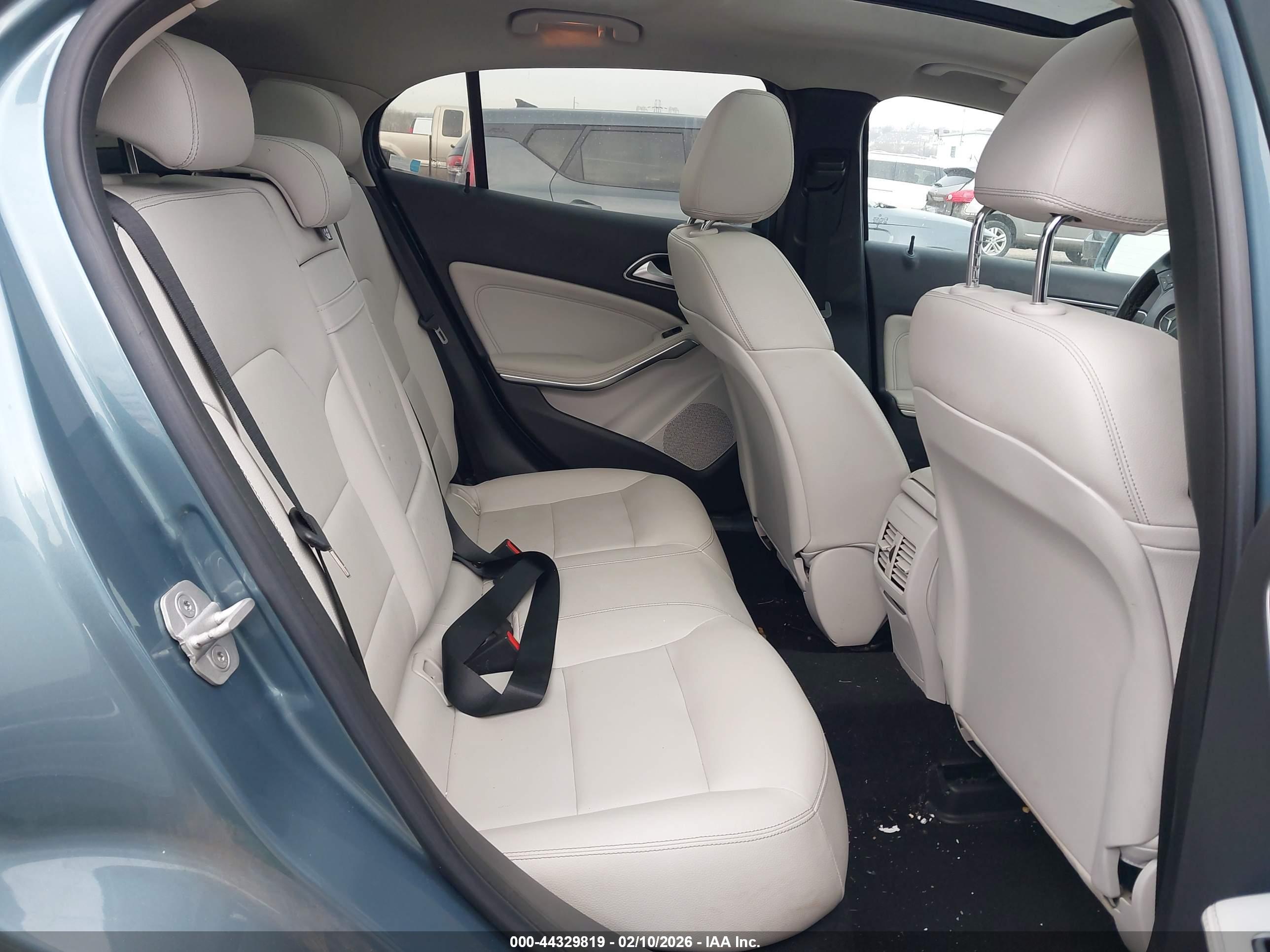 MERCEDES-BENZ GLA image 8