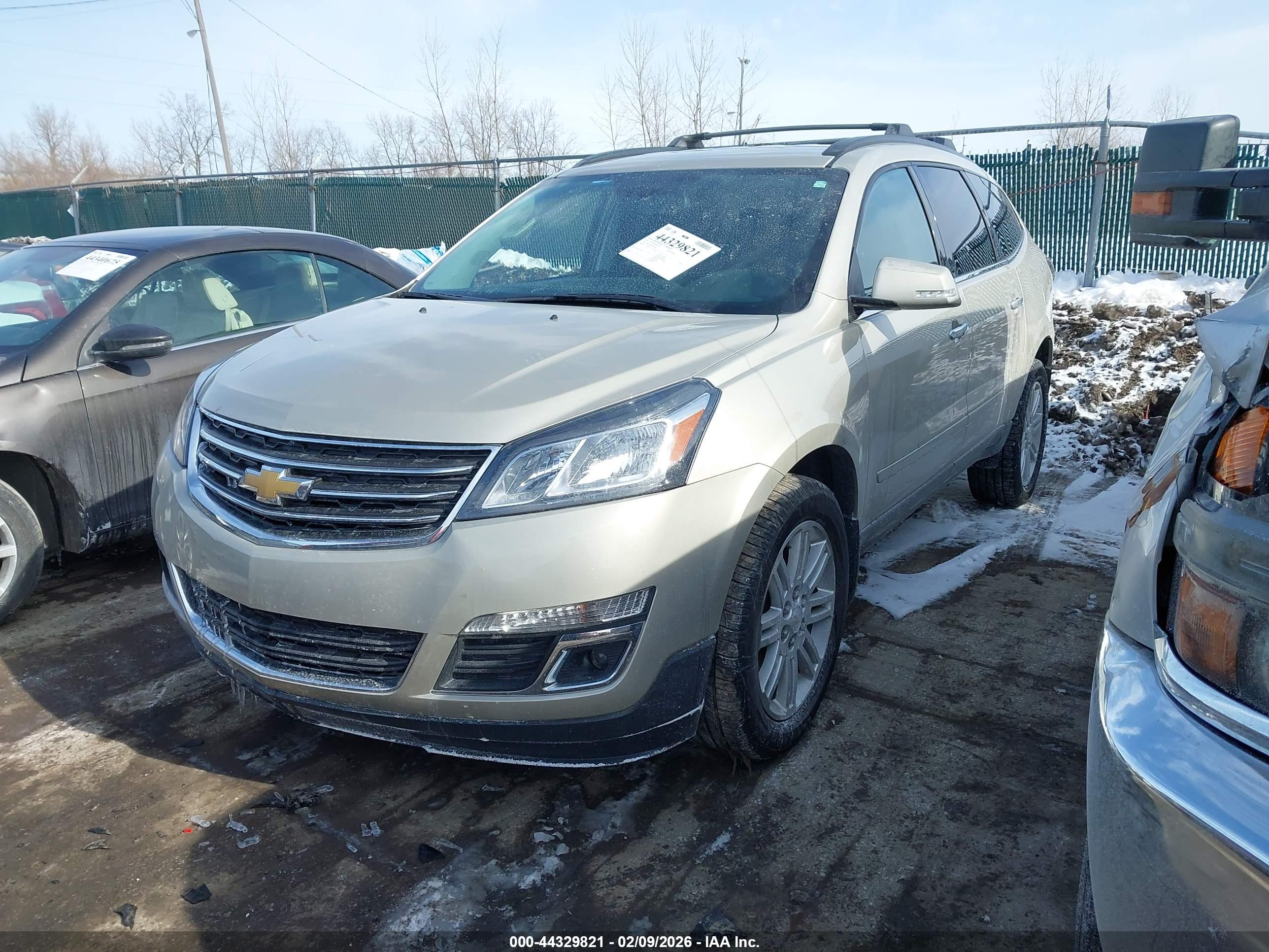 CHEVROLET TRAVERSE image 2