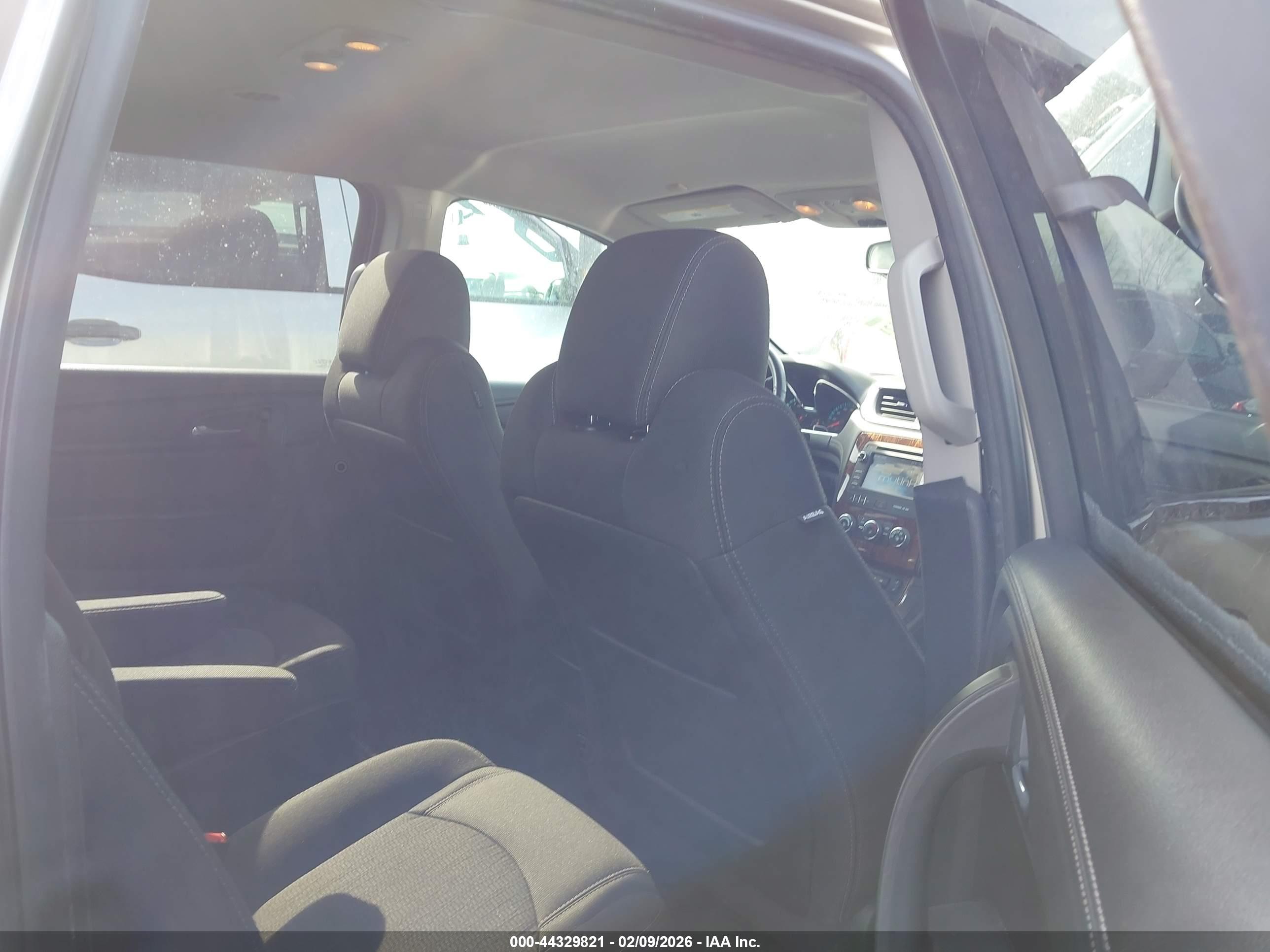 CHEVROLET TRAVERSE image 8