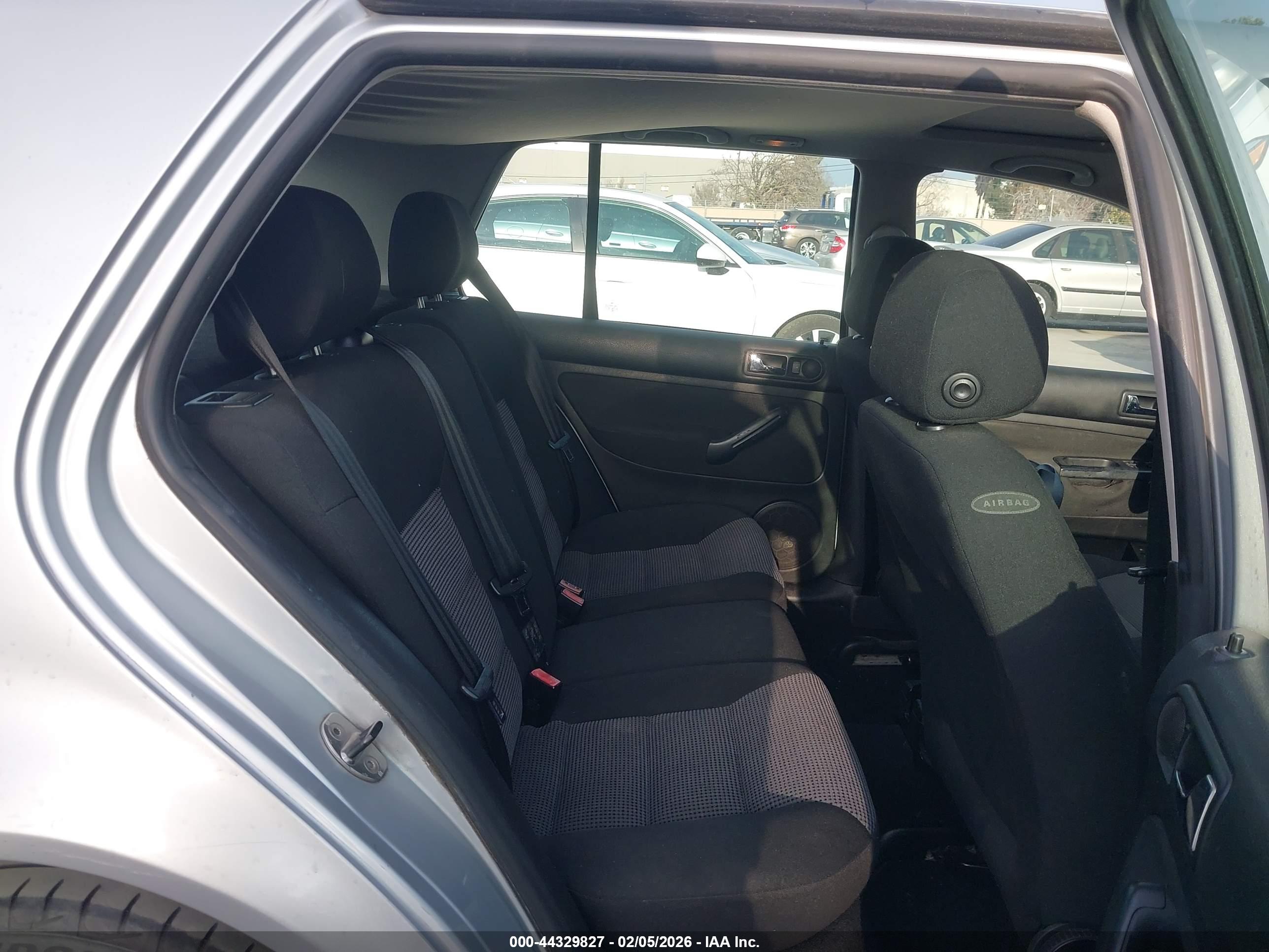 VOLKSWAGEN GOLF image 8