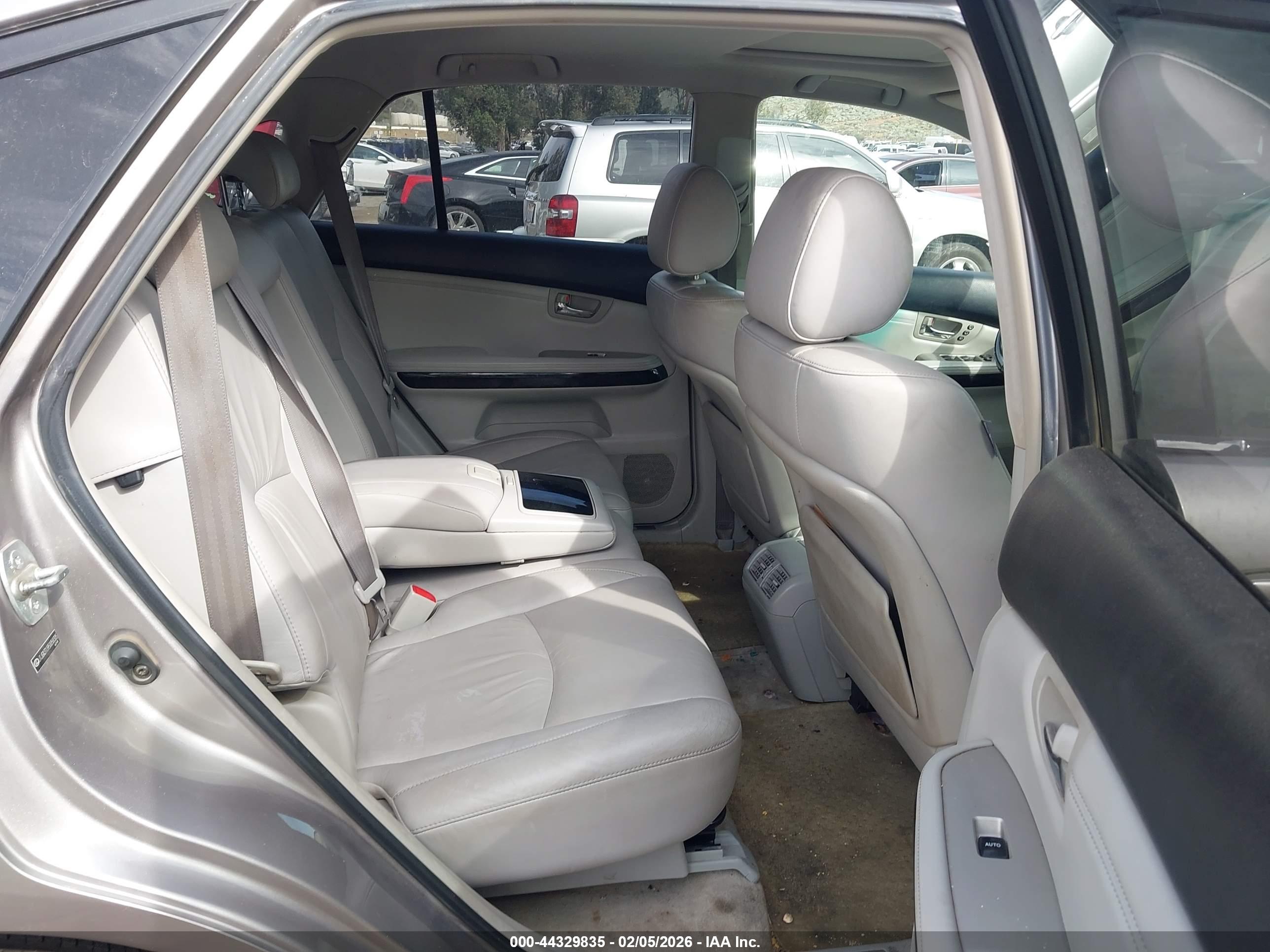 LEXUS RX image 8