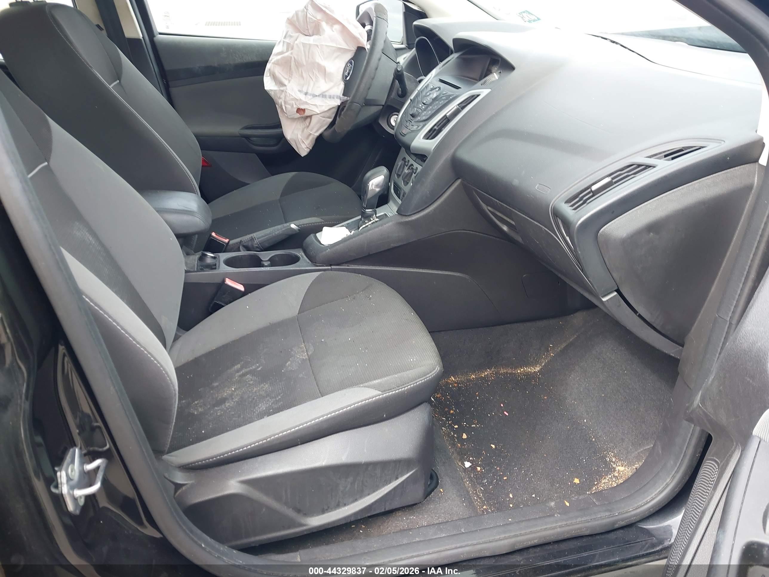 FORD FOCUS image 5