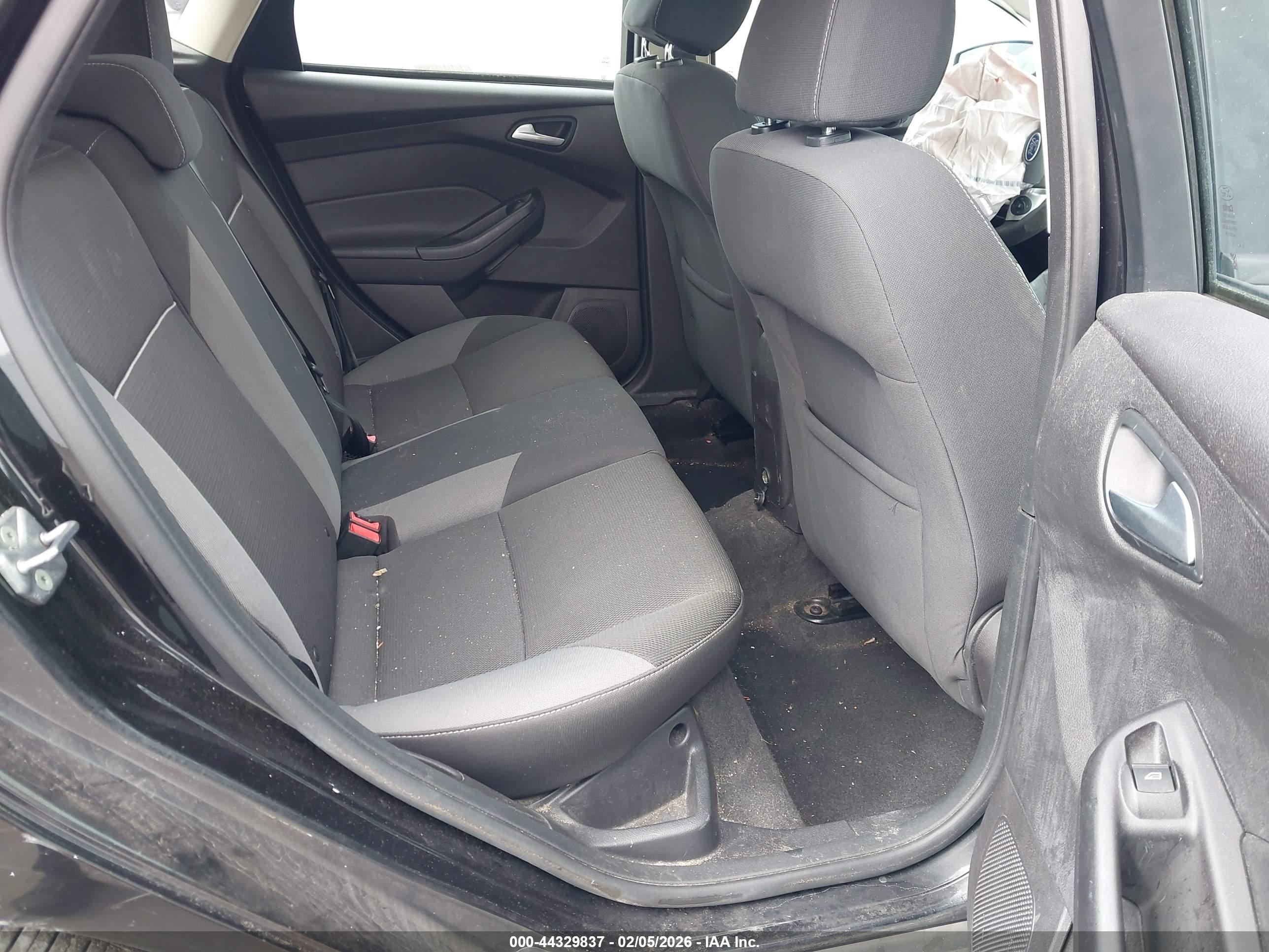 FORD FOCUS image 8