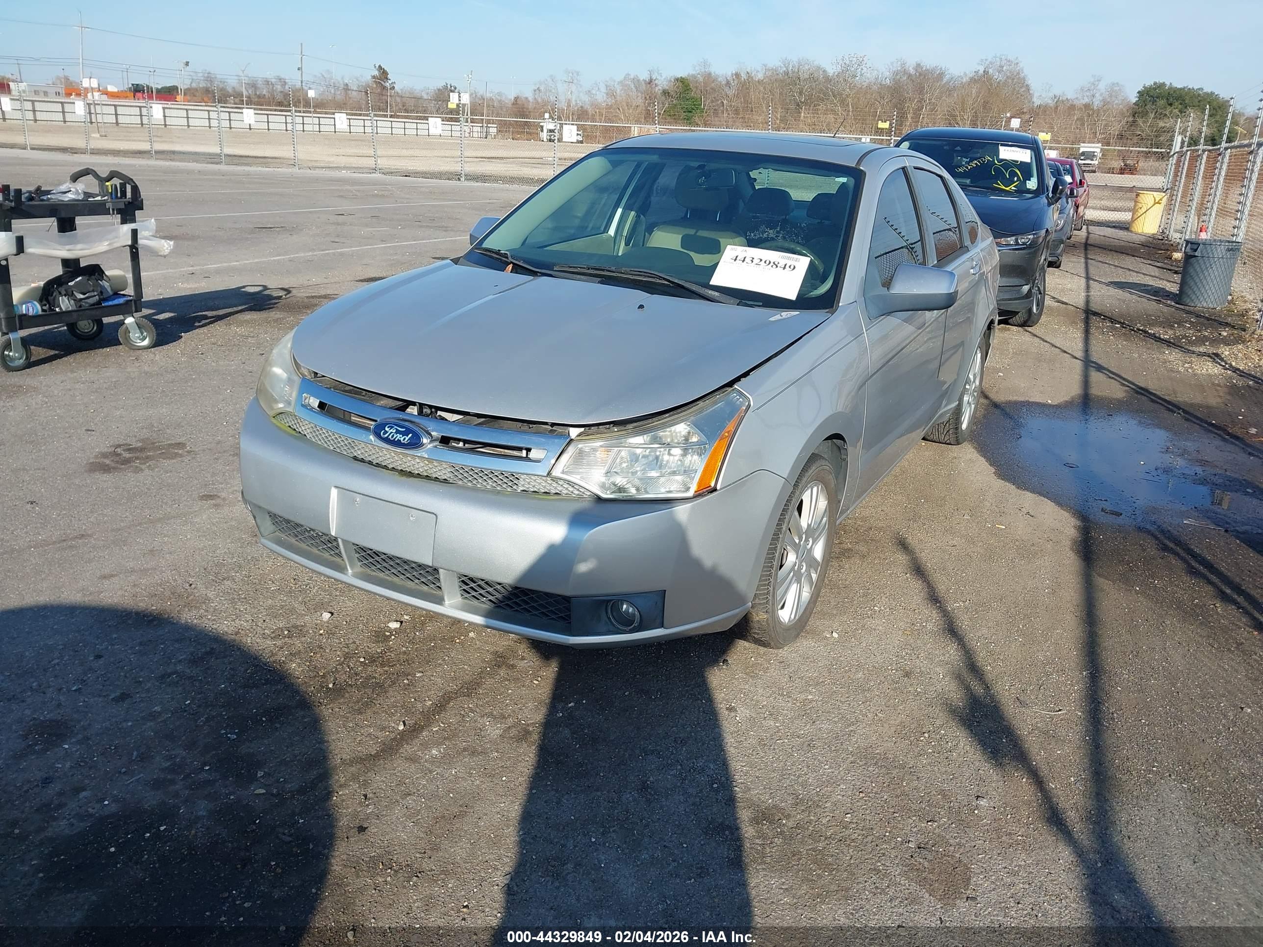 FORD FOCUS image 2