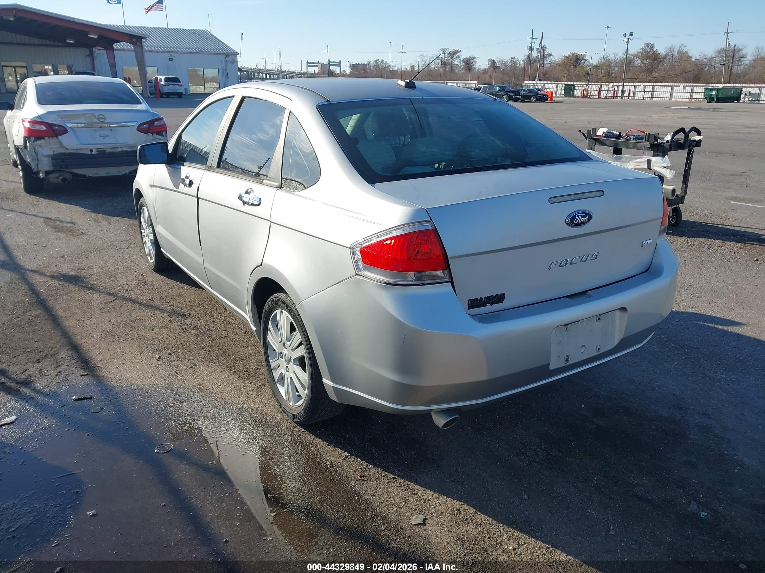 FORD FOCUS image 3