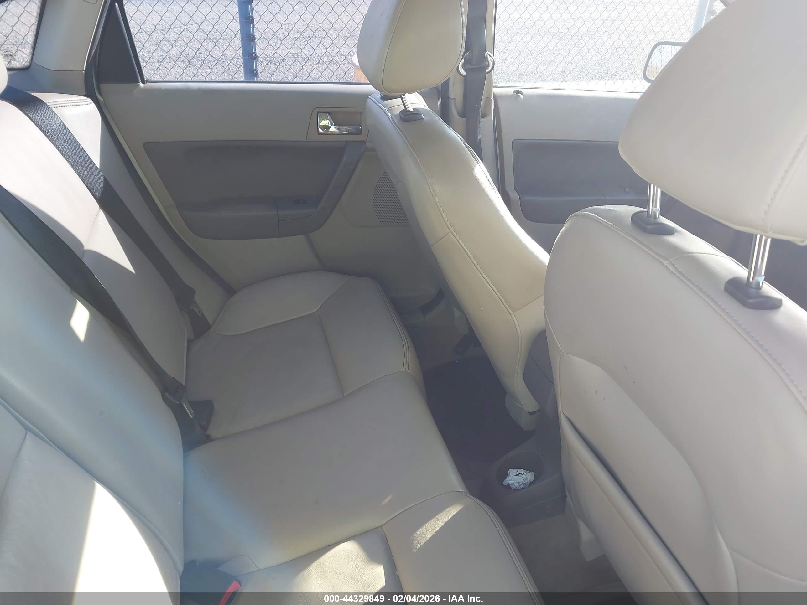 FORD FOCUS image 8