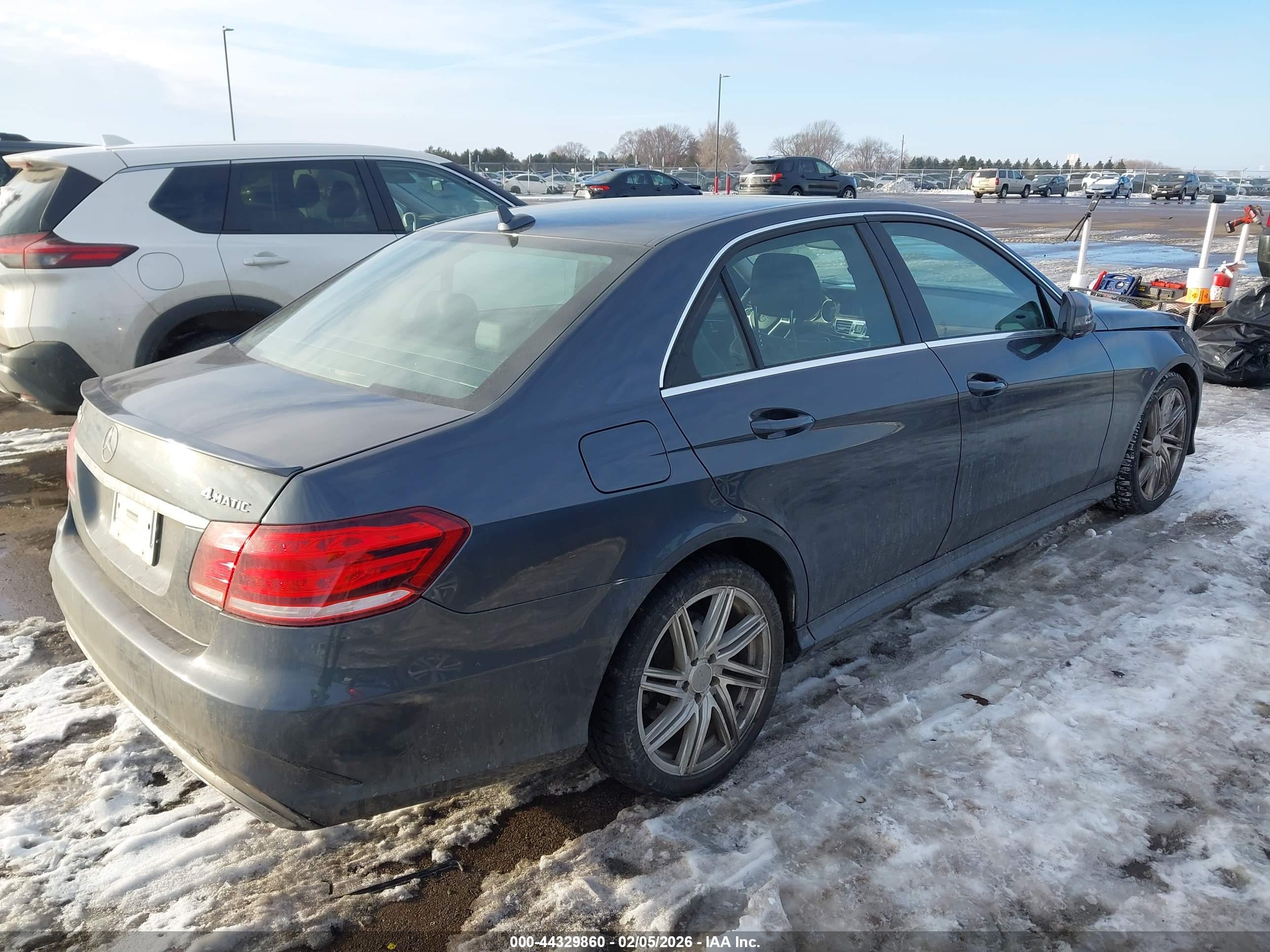 MERCEDES-BENZ E image 4