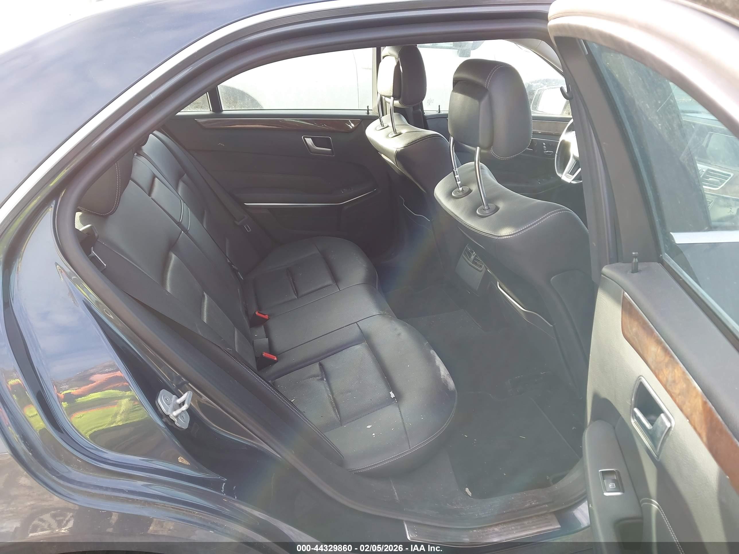 MERCEDES-BENZ E image 8