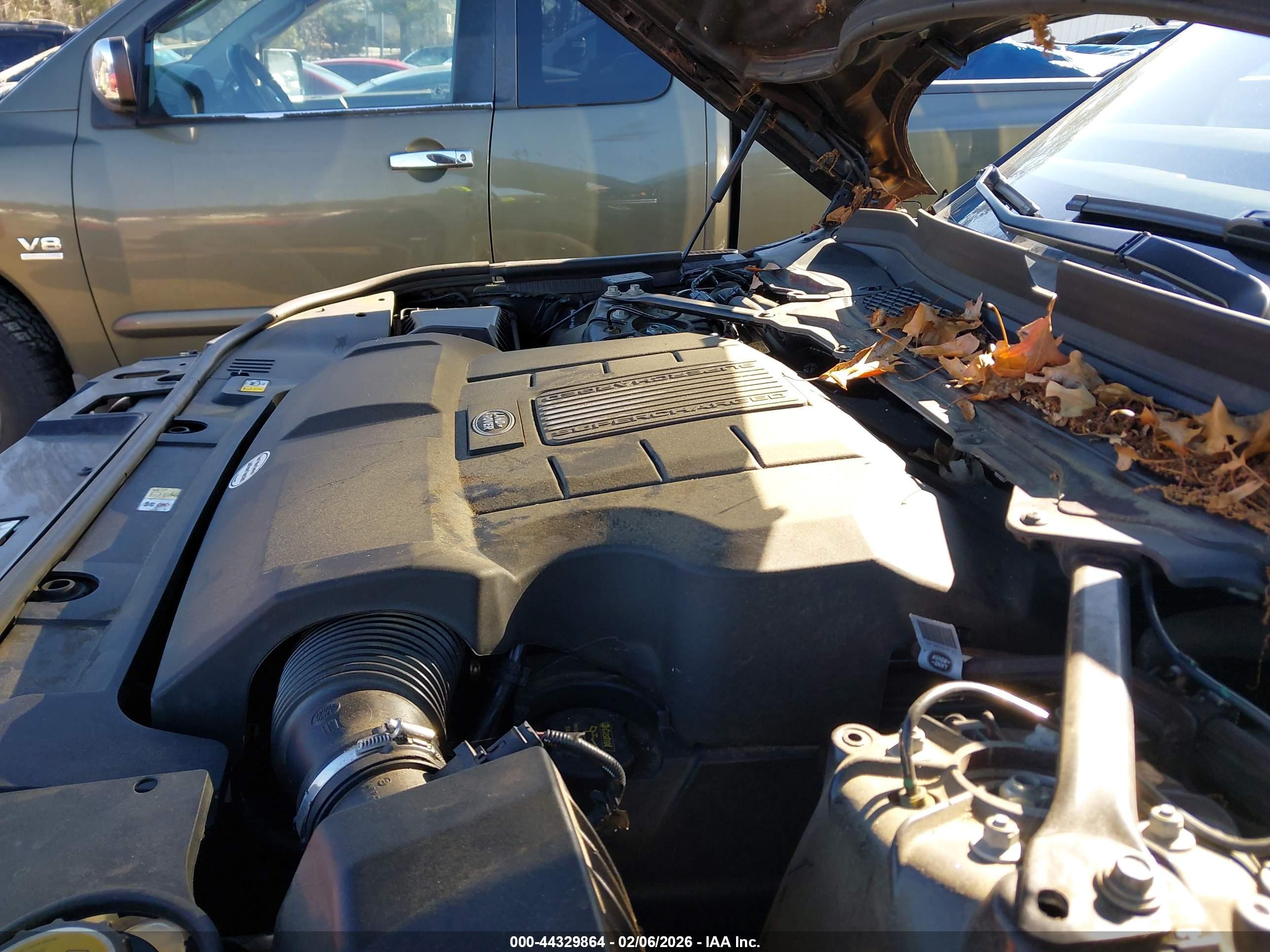 LAND ROVER image 10