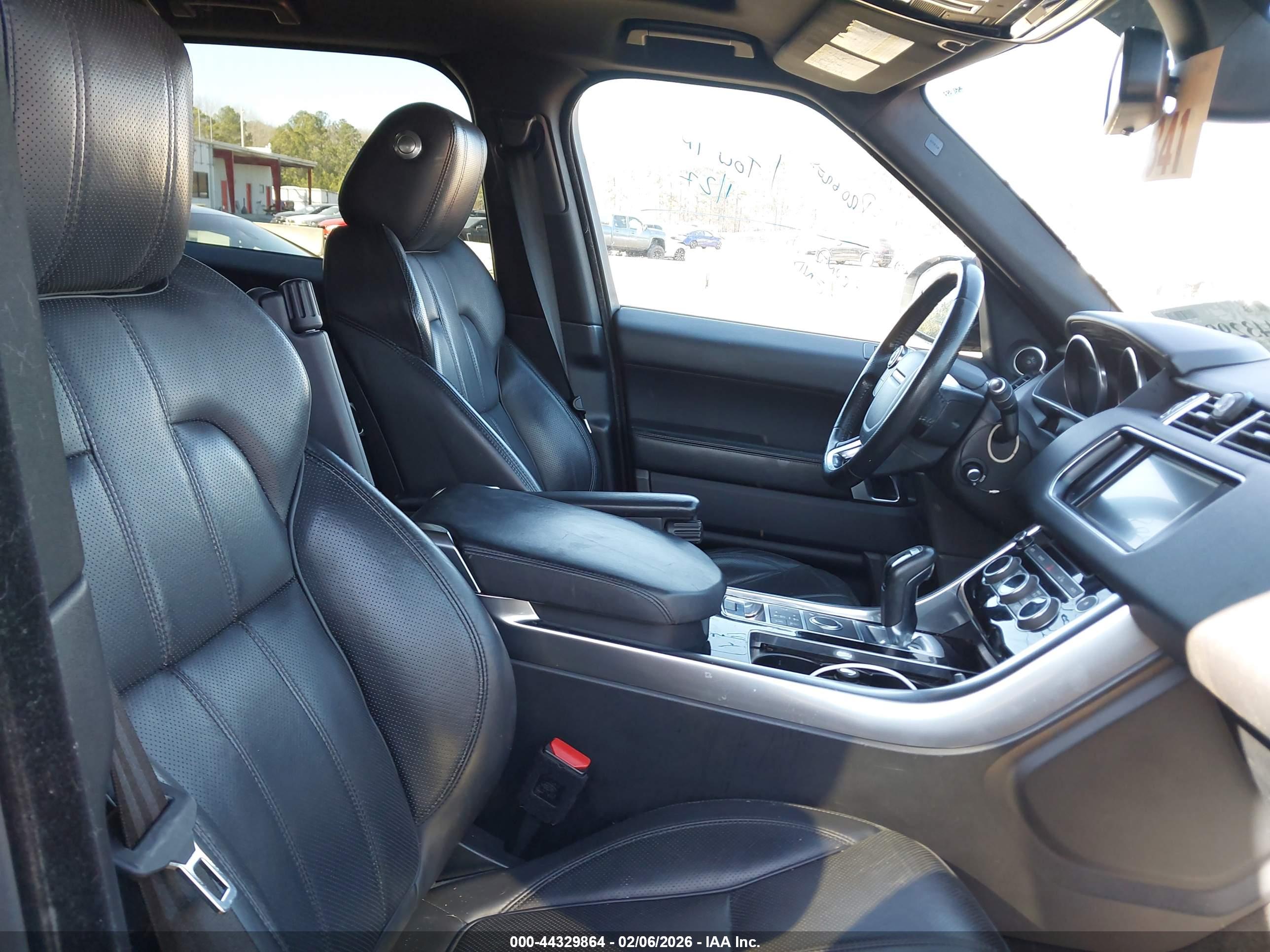 LAND ROVER image 5