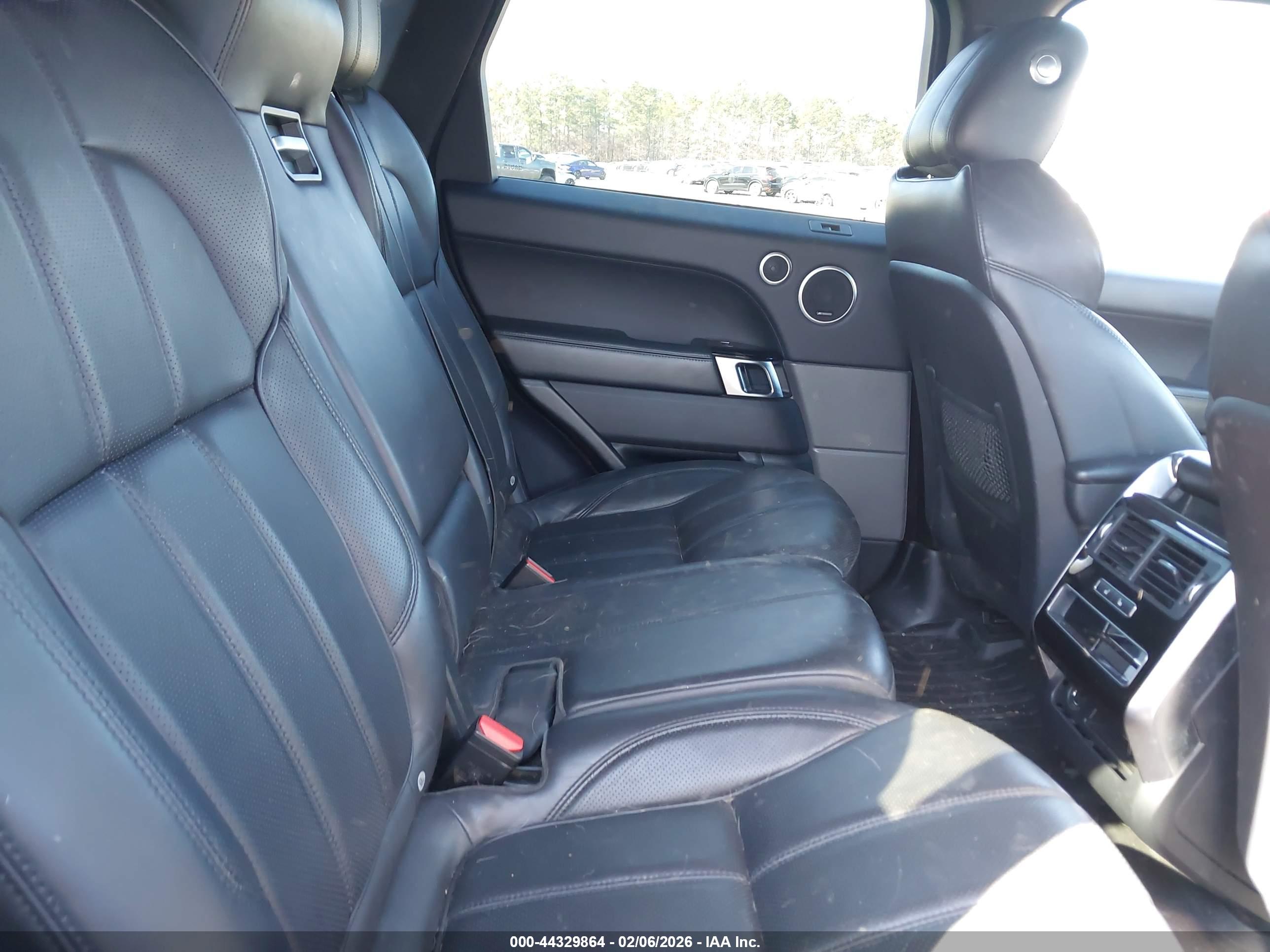 LAND ROVER image 8