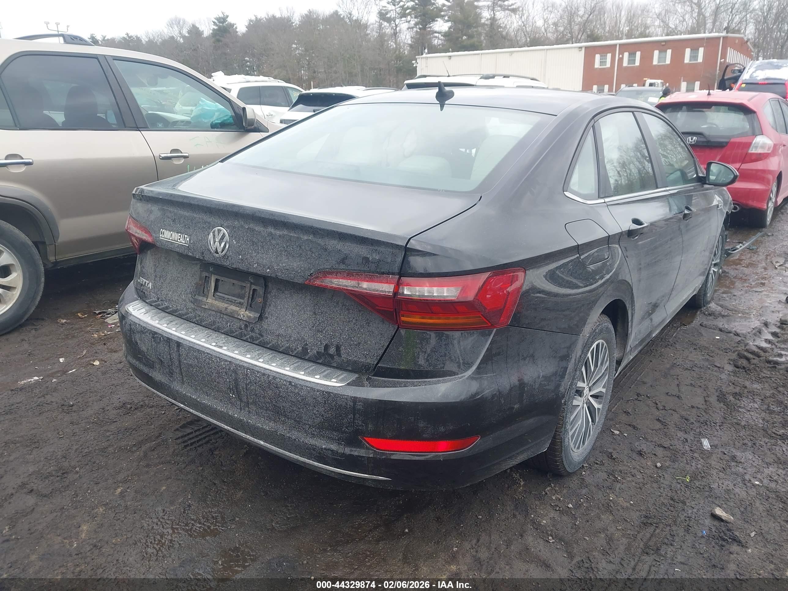 VOLKSWAGEN JETTA image 4