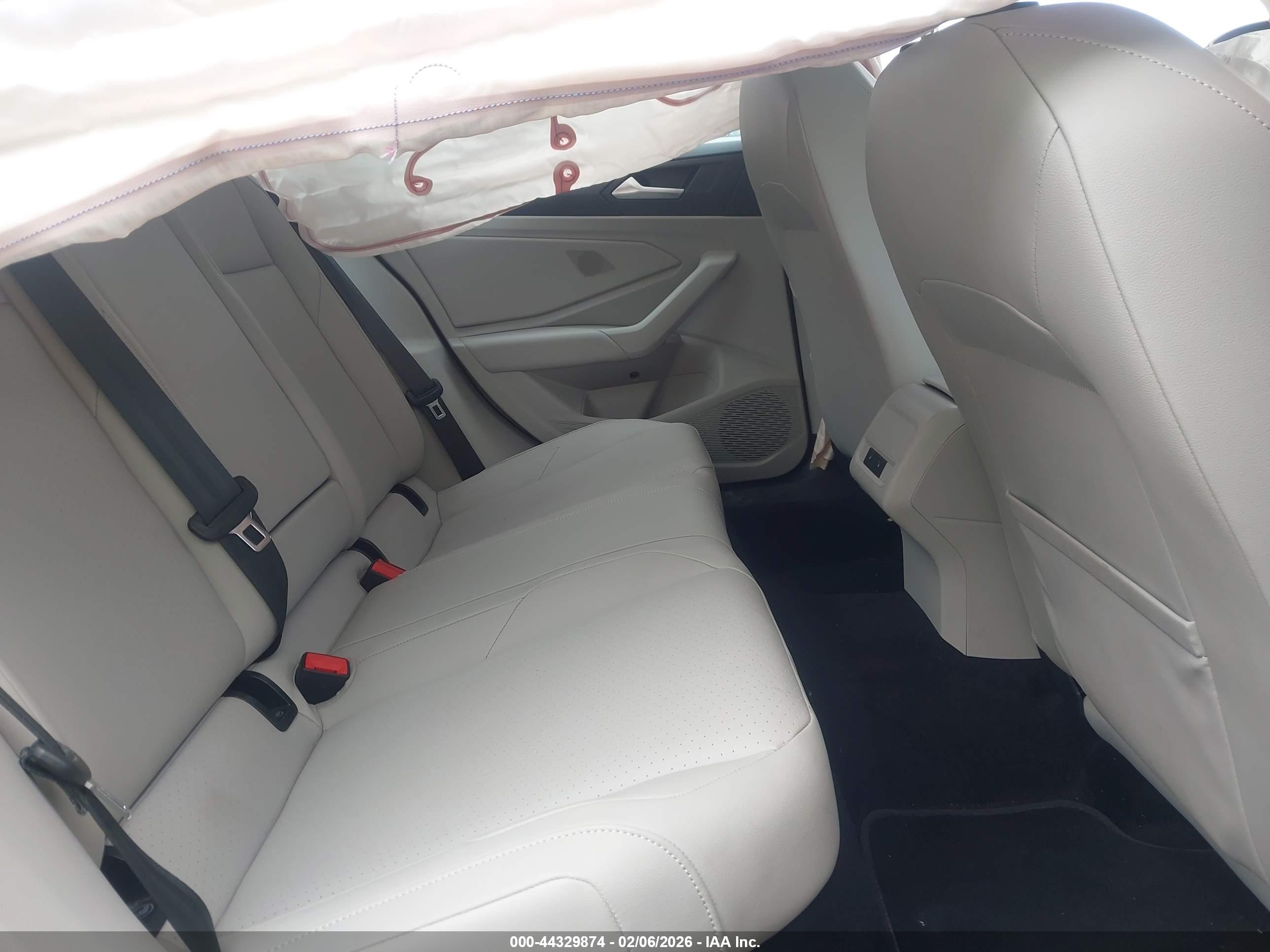 VOLKSWAGEN JETTA image 8