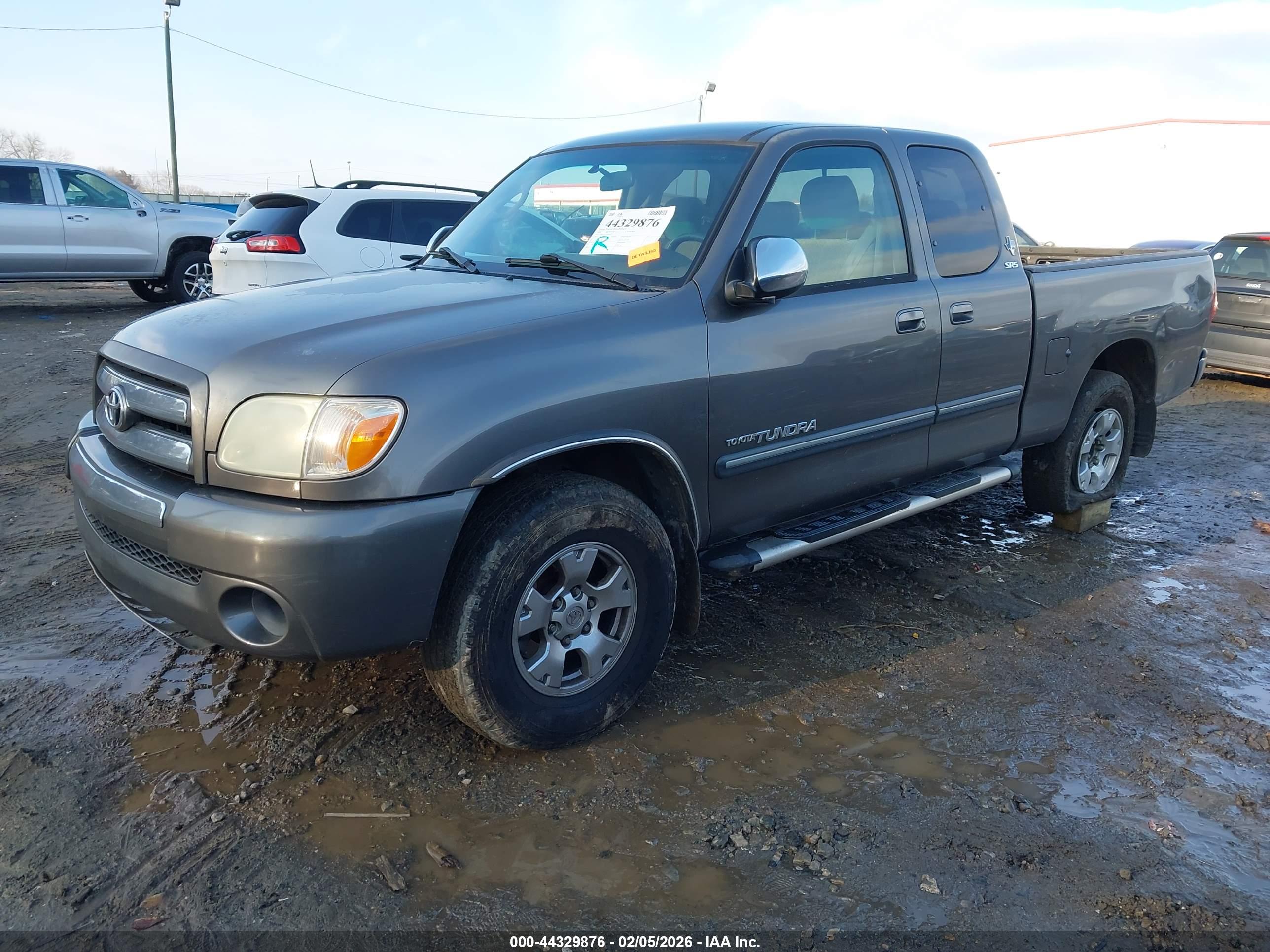 TOYOTA TUNDRA image 2