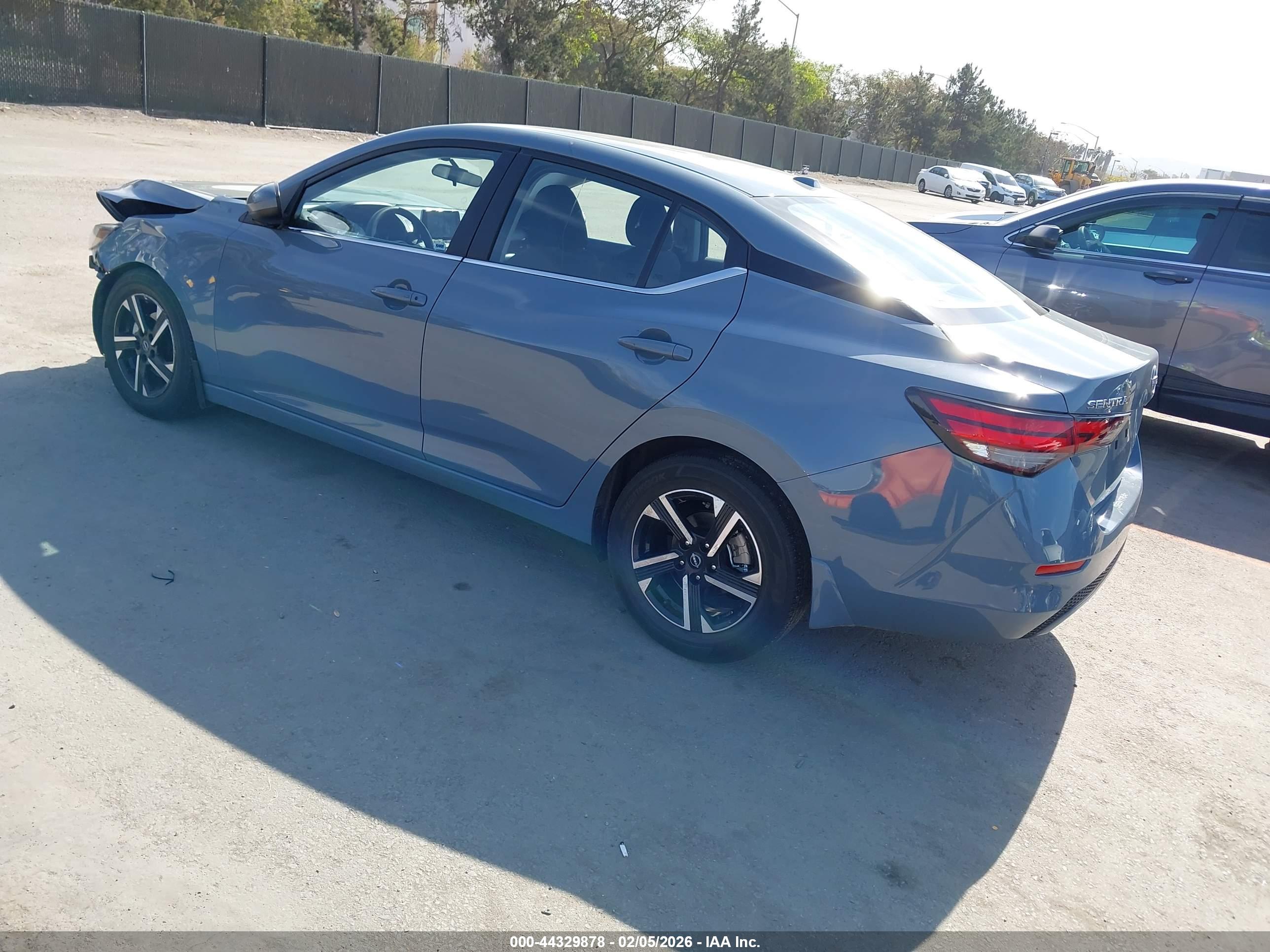 NISSAN SENTRA image 3