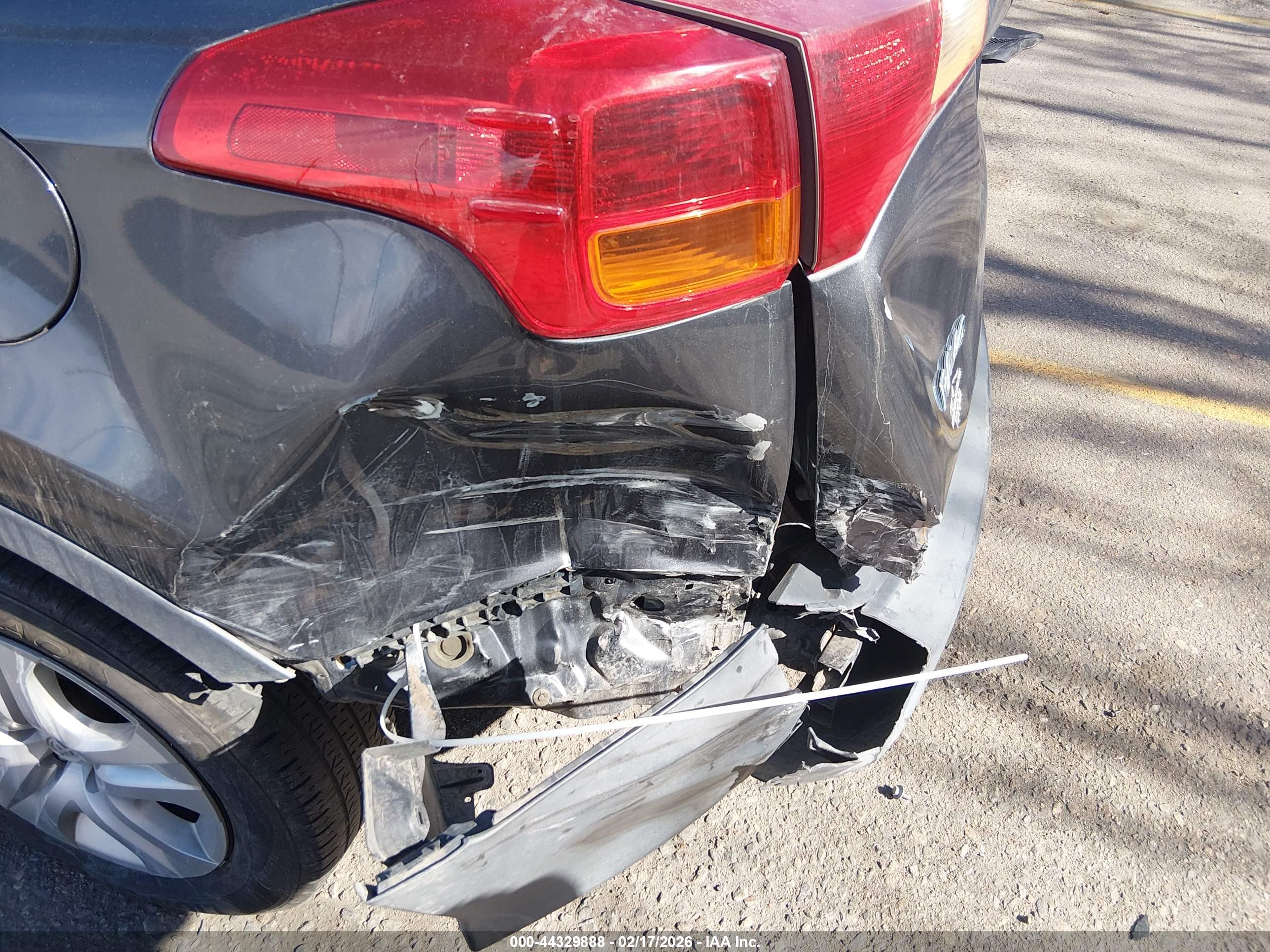 TOYOTA RAV4 image 6