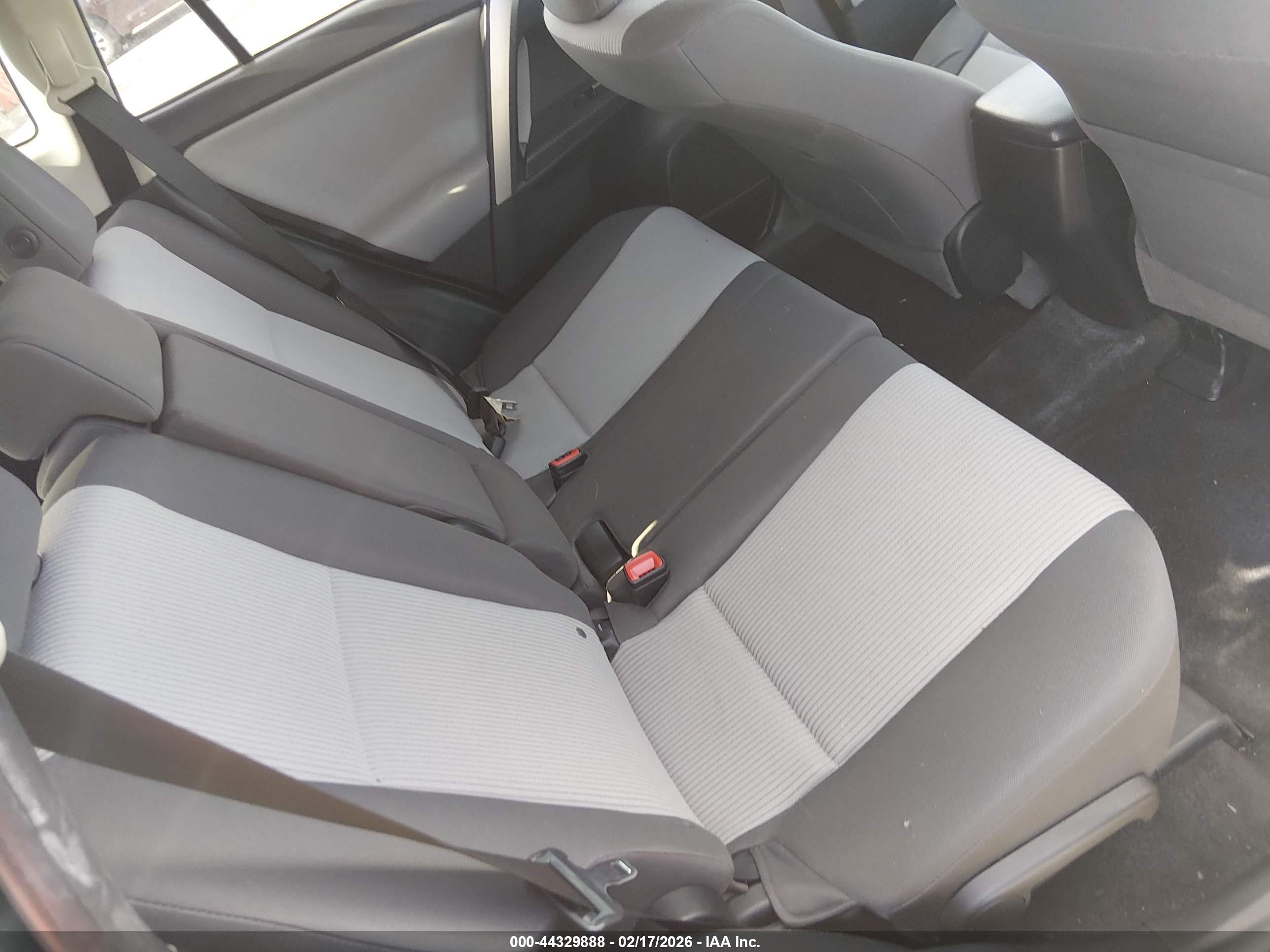 TOYOTA RAV4 image 8