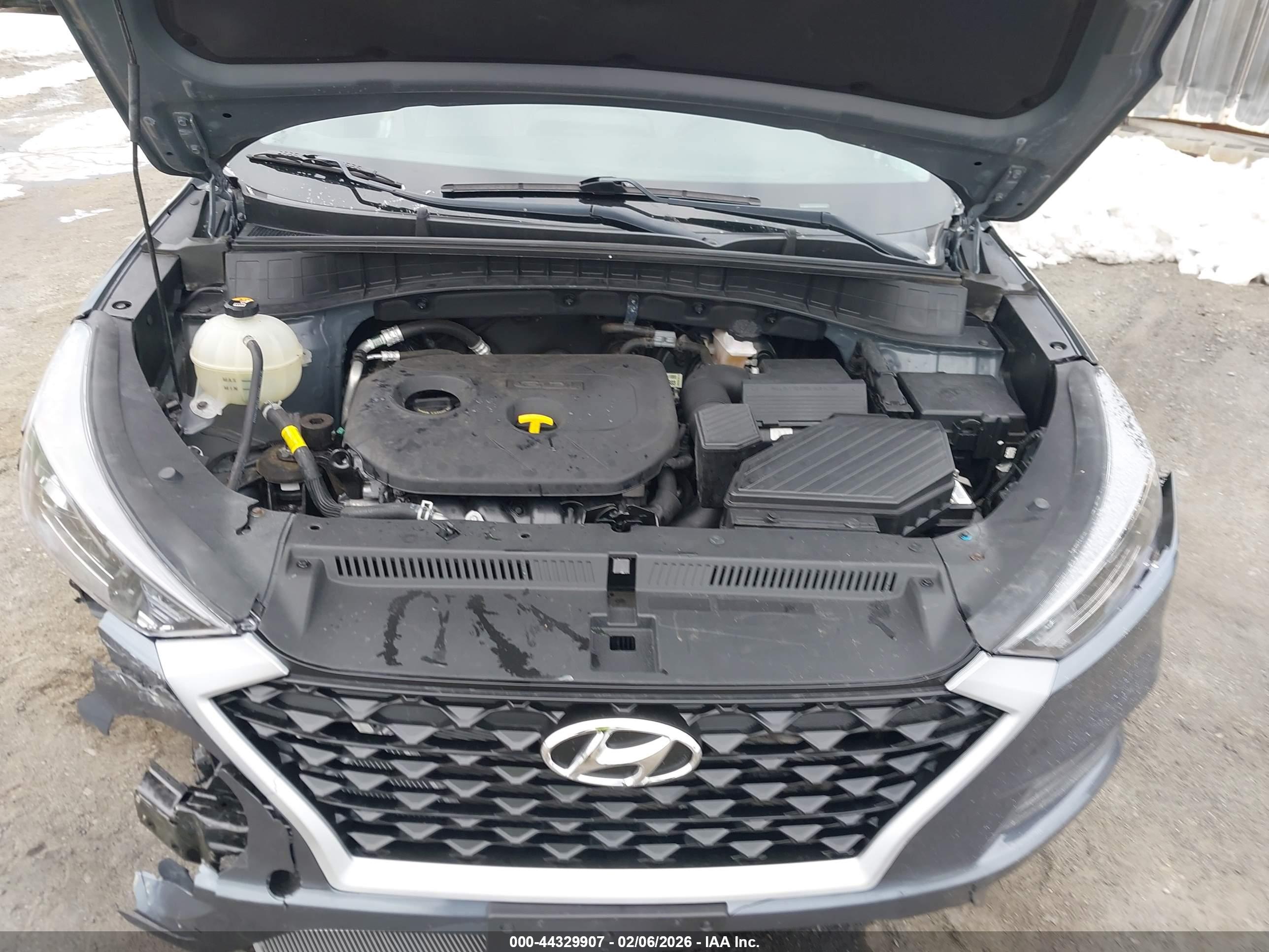 HYUNDAI TUCSON image 10