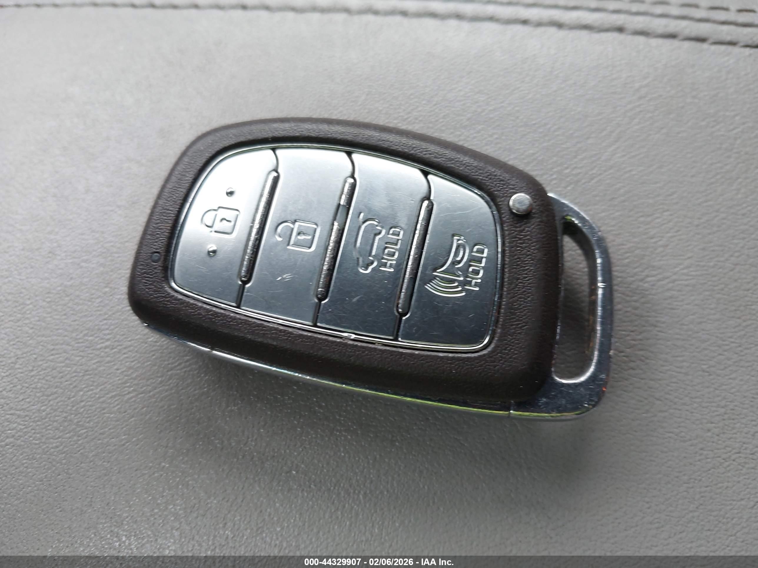 HYUNDAI TUCSON image 11