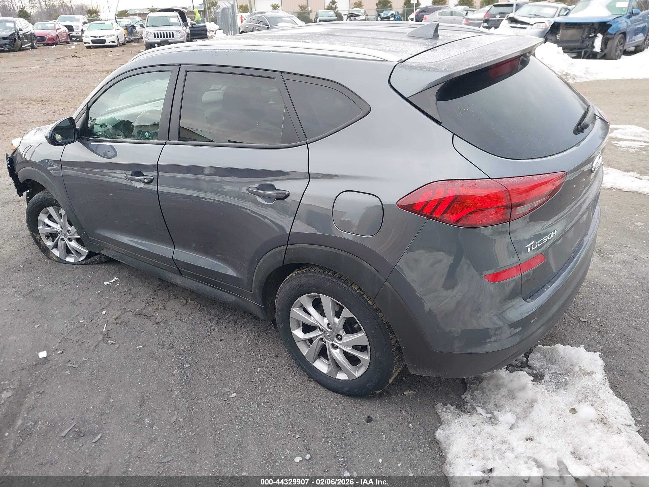 HYUNDAI TUCSON image 3