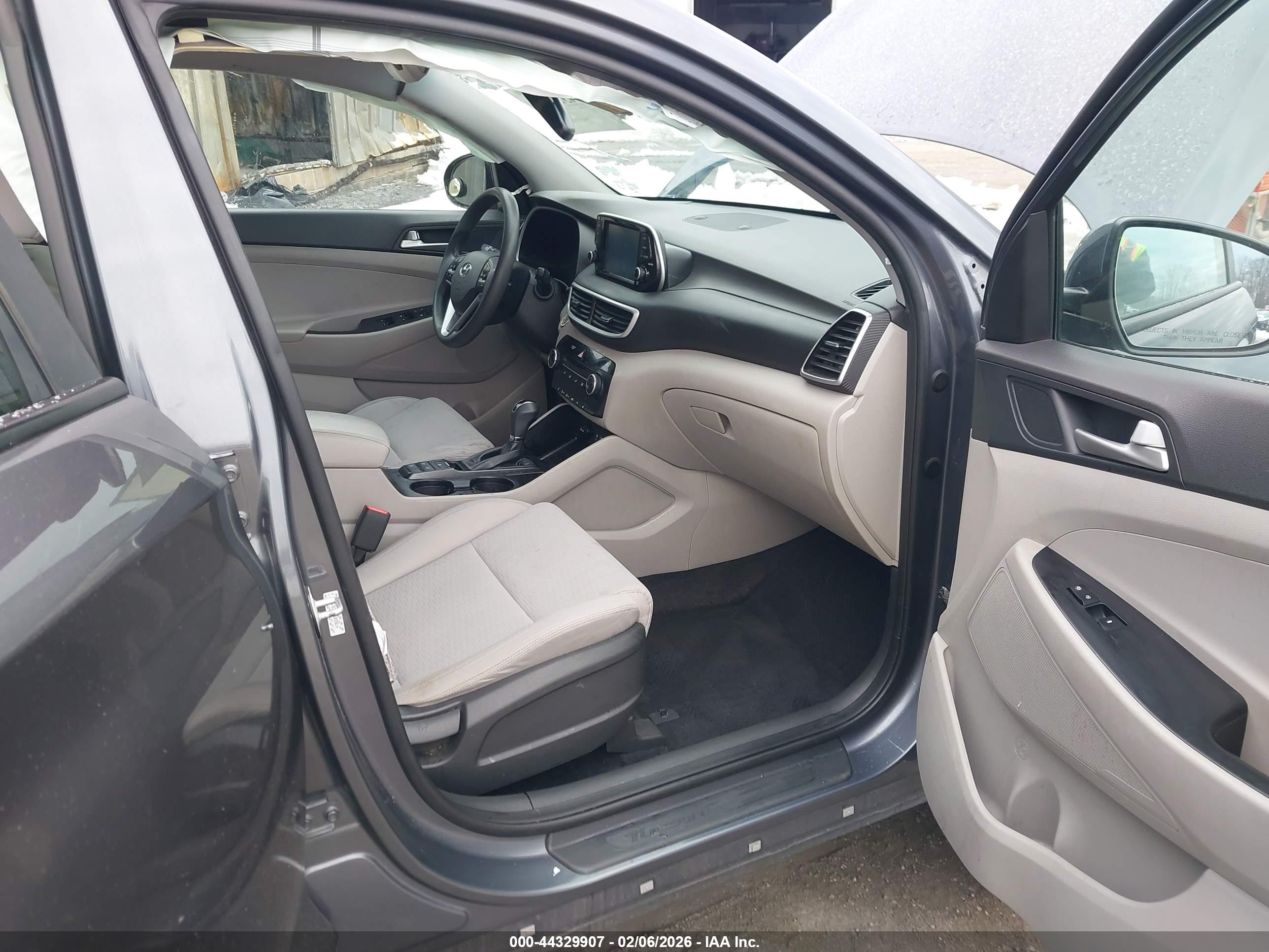 HYUNDAI TUCSON image 5
