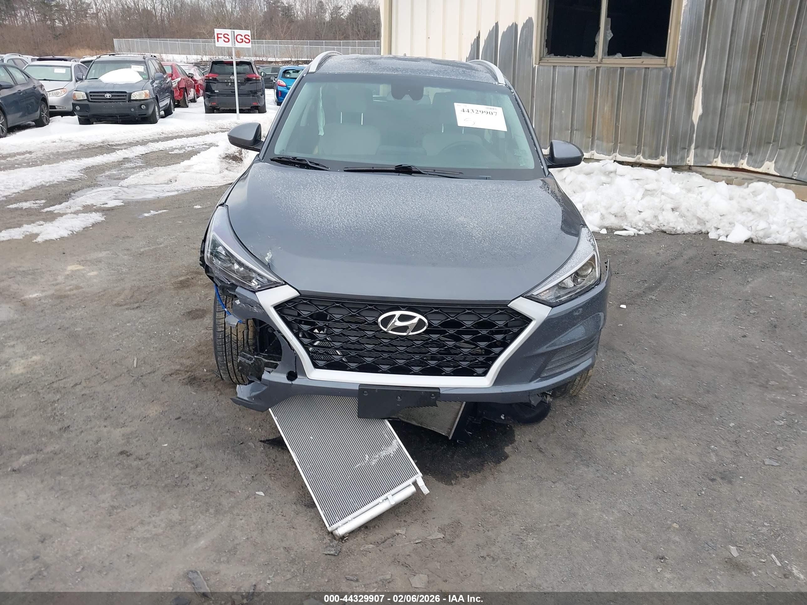HYUNDAI TUCSON image 6