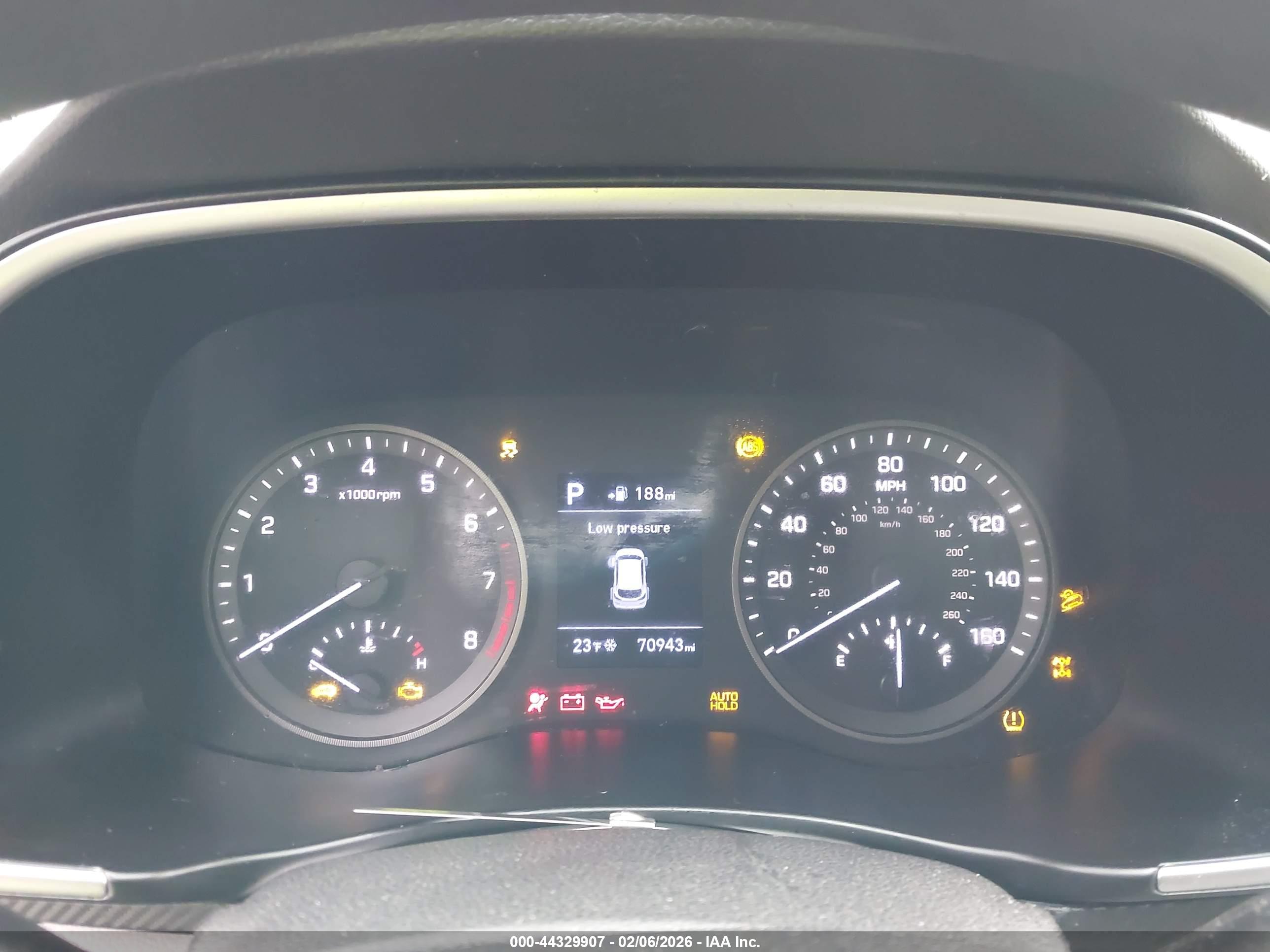 HYUNDAI TUCSON image 7