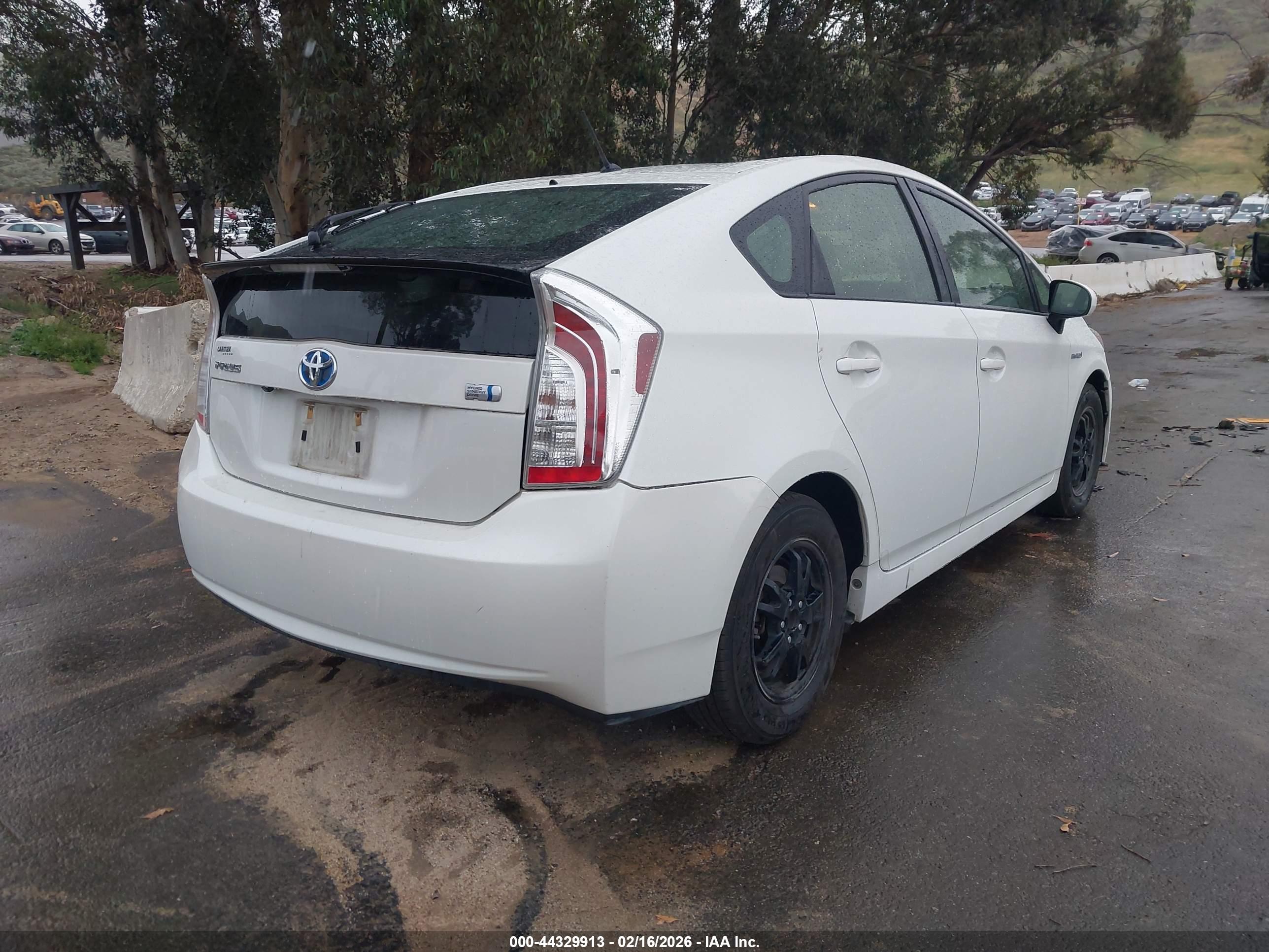 TOYOTA PRIUS image 4