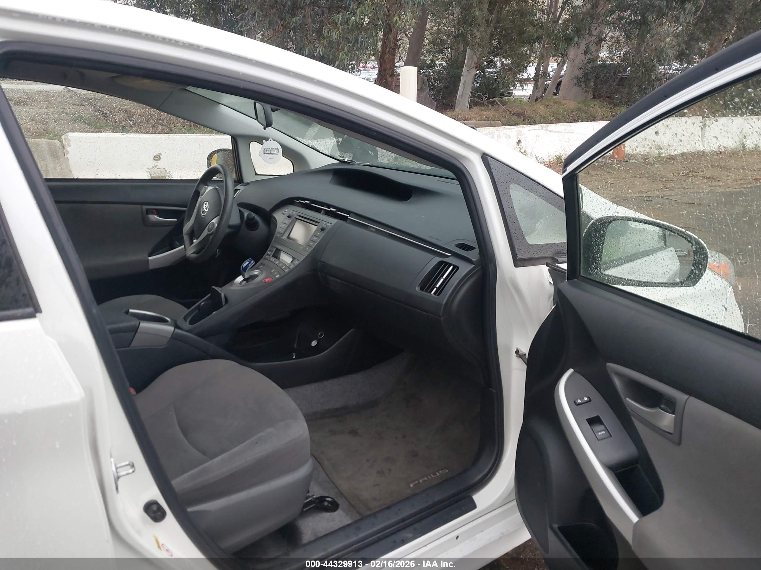 TOYOTA PRIUS image 5
