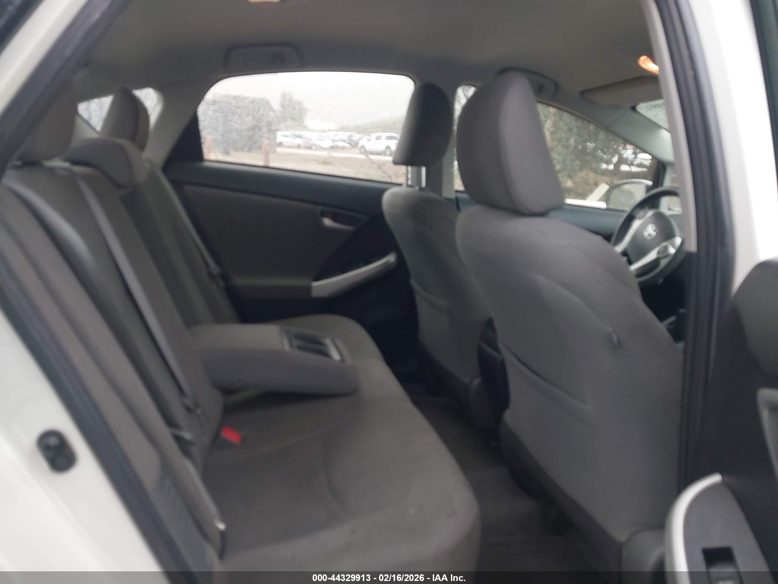 TOYOTA PRIUS image 8