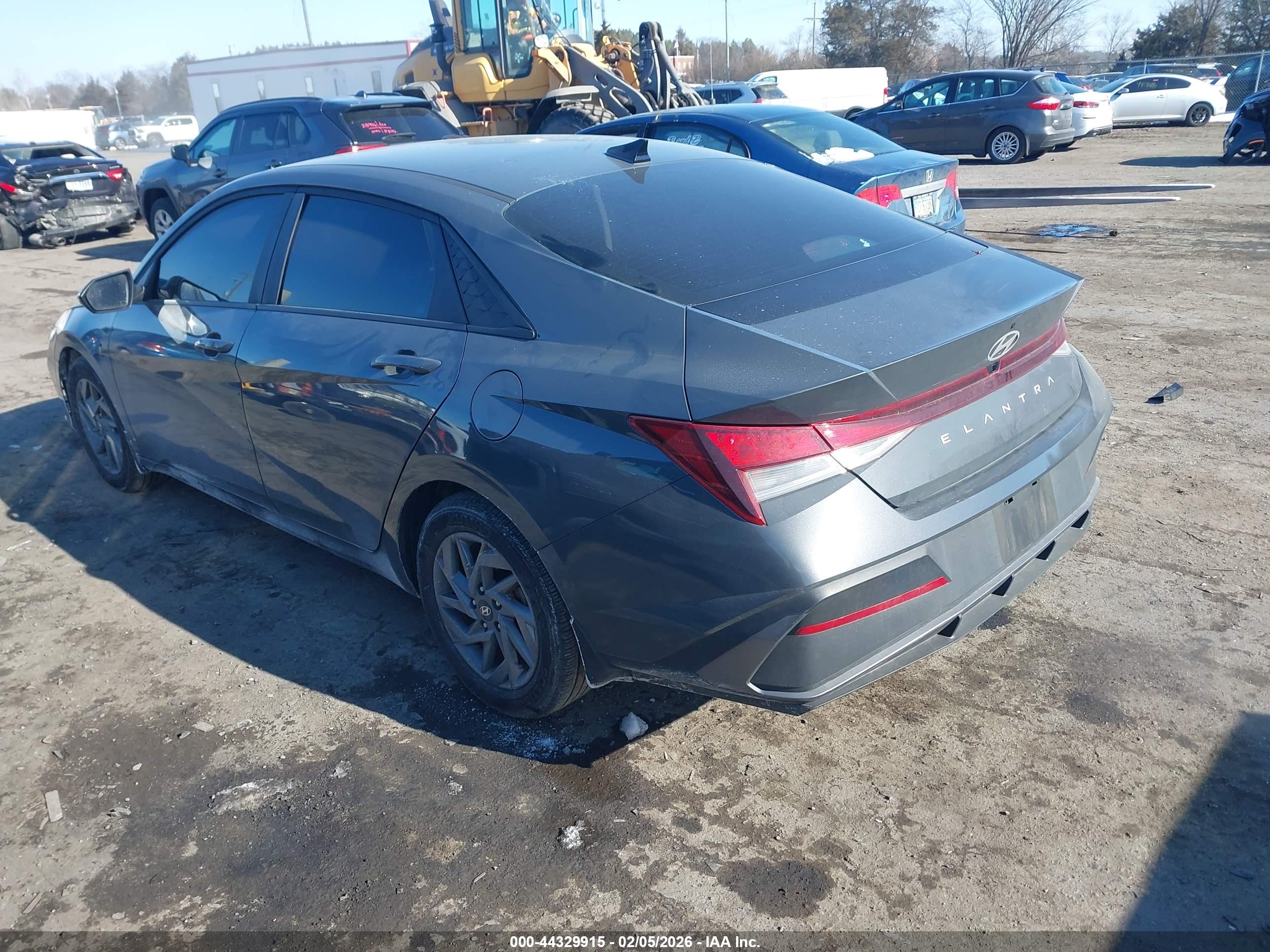 HYUNDAI ELANTRA image 3