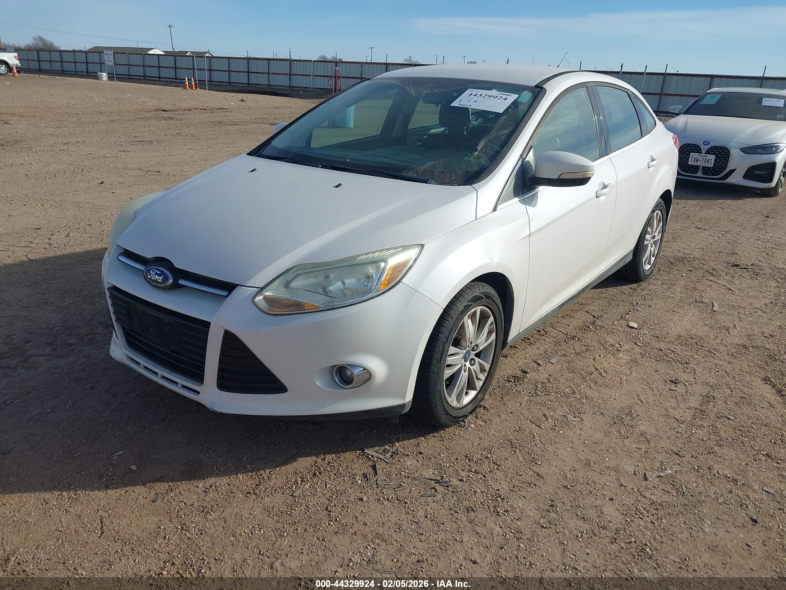 FORD FOCUS image 2