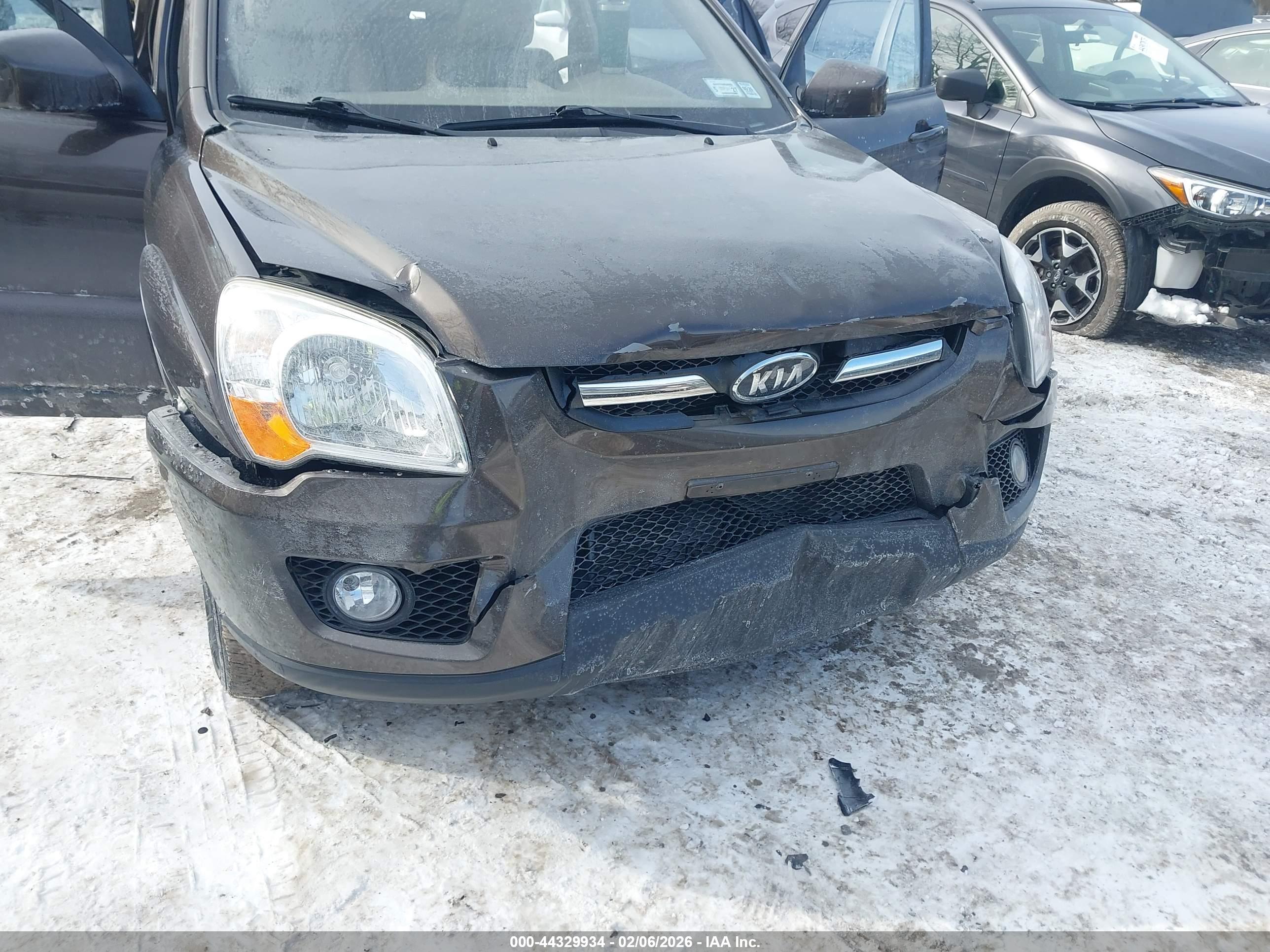 KIA SPORTAGE image 6